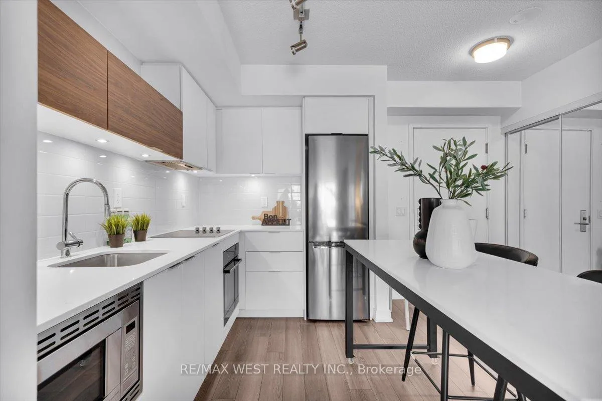 Photo 6 of Unit 306, 20 Thomas Riley Road, Etobicoke, Islington-City Centre West — HOMEH