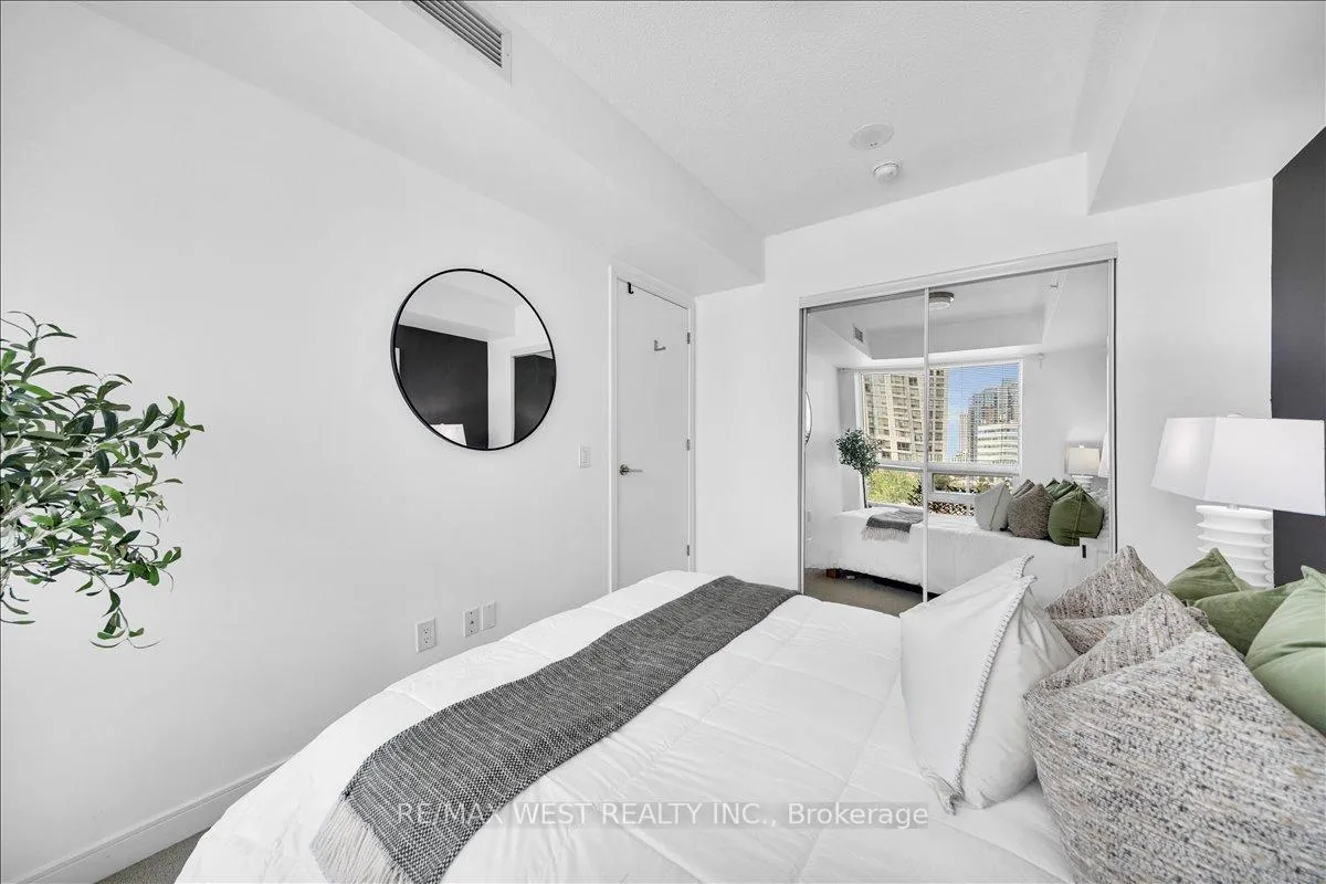 Photo 9 of Unit 306, 20 Thomas Riley Road, Etobicoke, Islington-City Centre West — HOMEH