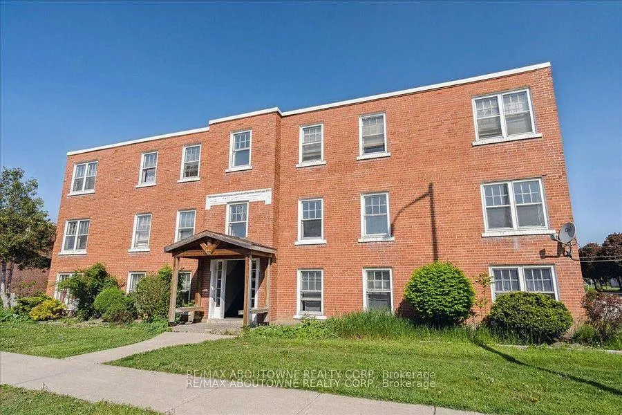 Front of Unit 6, 133 North Service Road E