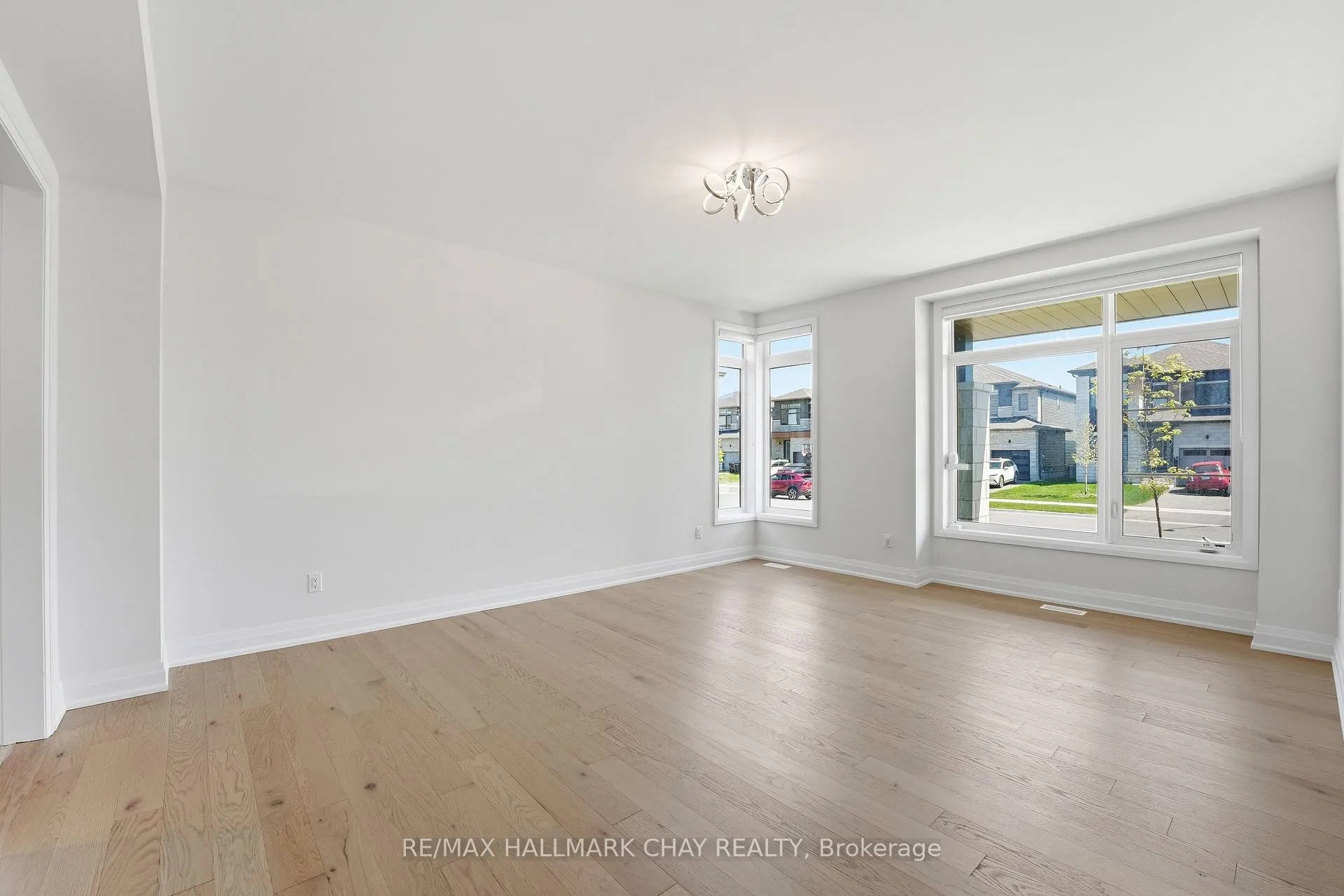 Photo 3 of 25 Del Ray Crescent, Wasaga Beach — HOMEH