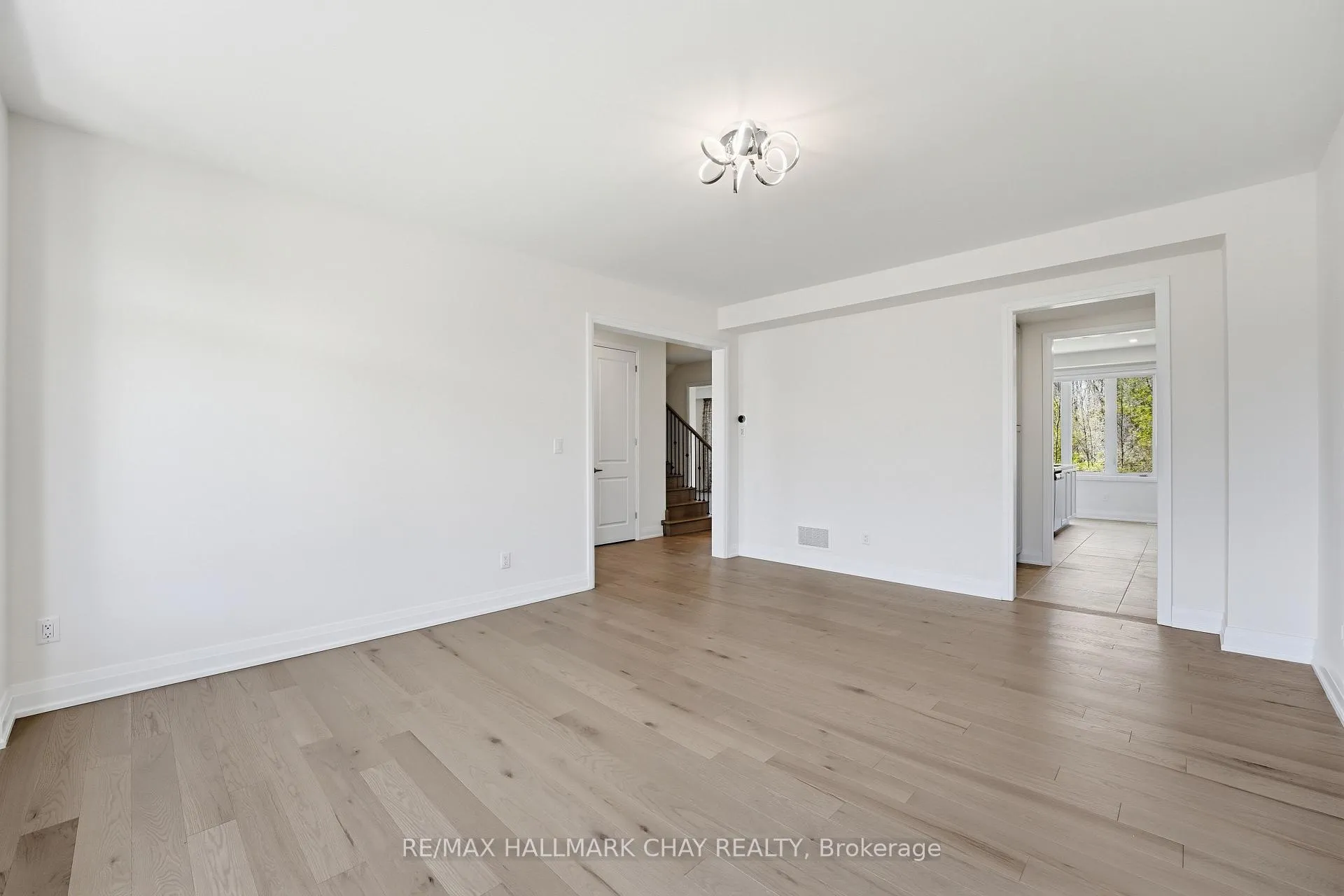 Photo 4 of 25 Del Ray Crescent, Wasaga Beach — HOMEH