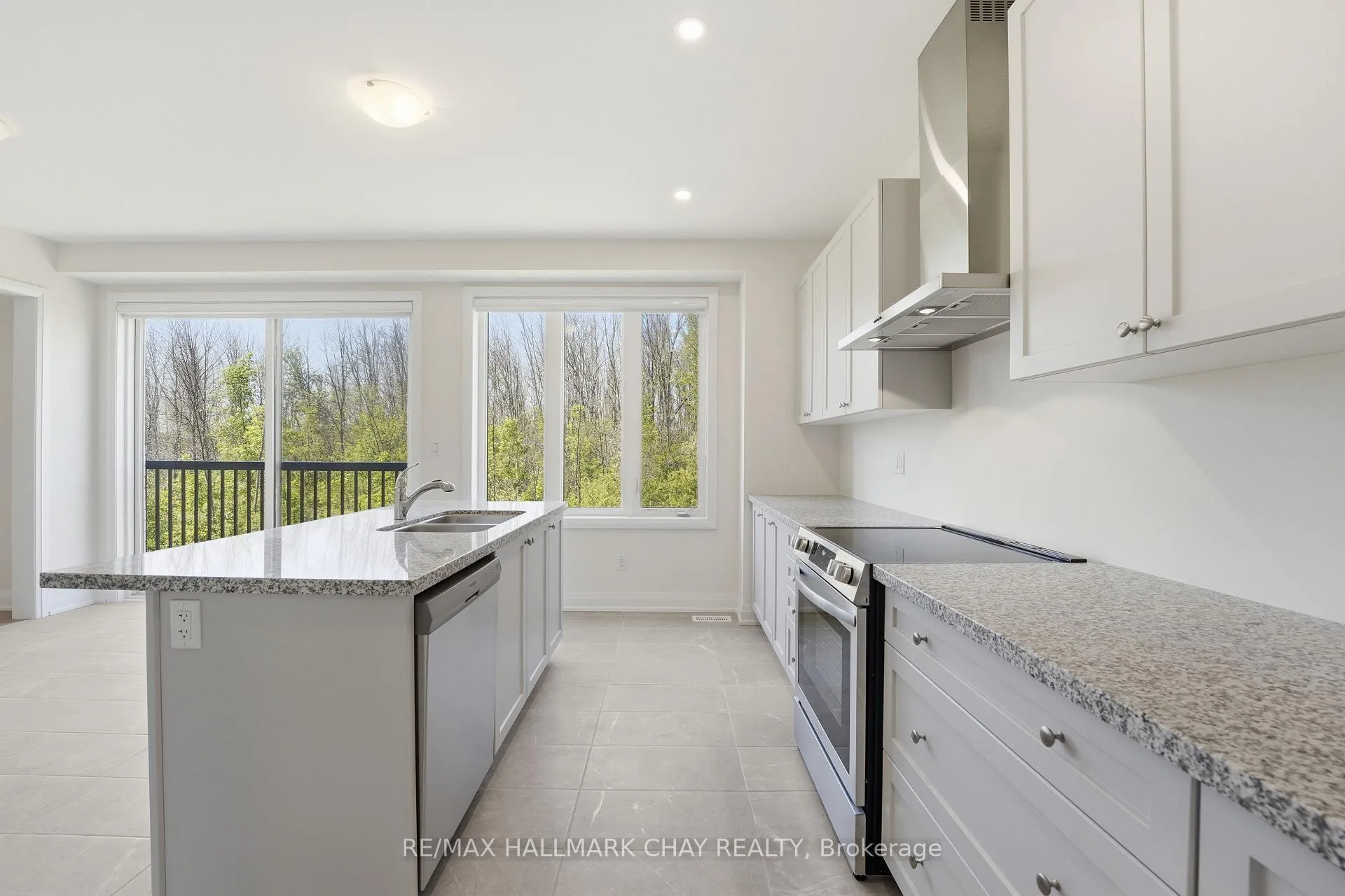 Photo 6 of 25 Del Ray Crescent, Wasaga Beach — HOMEH