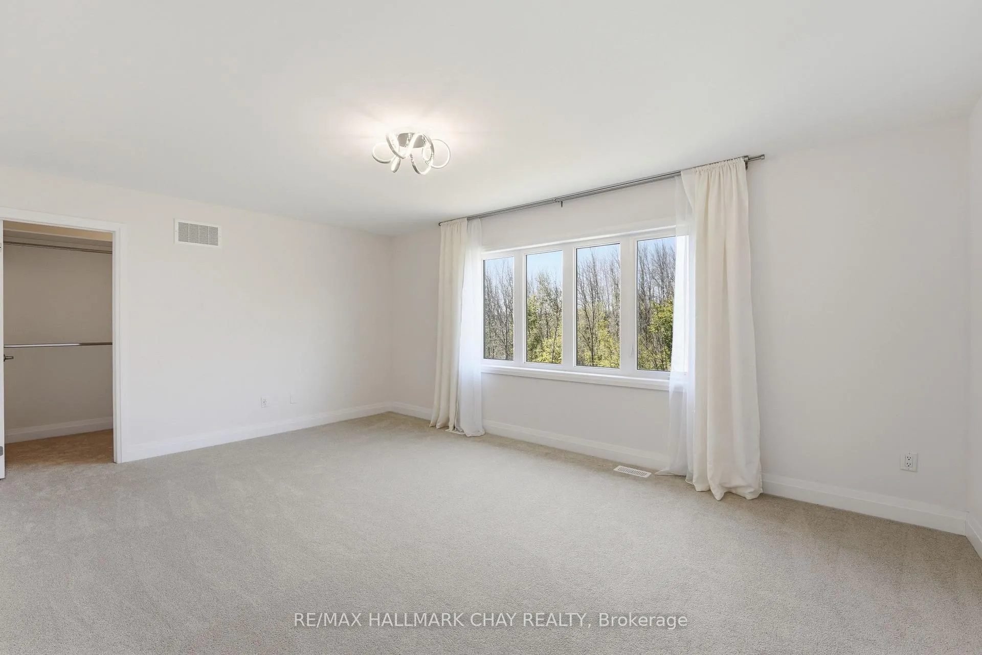 Photo 12 of 25 Del Ray Crescent, Wasaga Beach — HOMEH