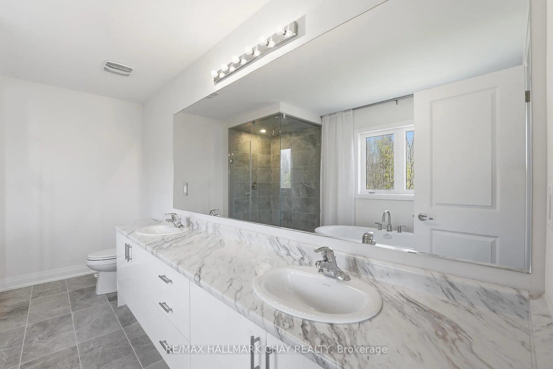 Photo 14 of 25 Del Ray Crescent, Wasaga Beach — HOMEH