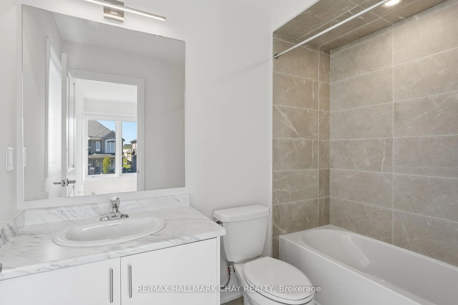 Photo 23 of 25 Del Ray Crescent, Wasaga Beach — HOMEH