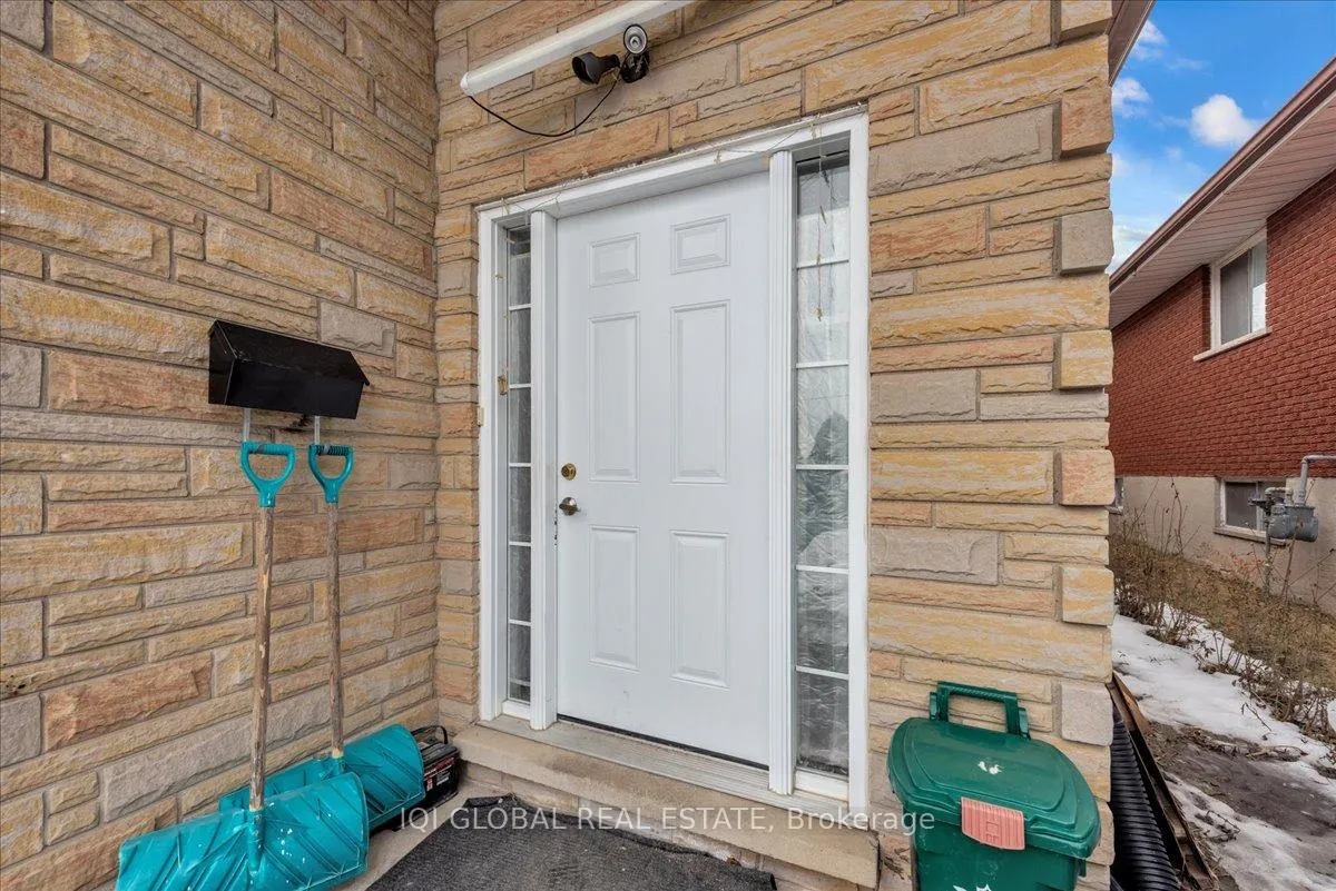 Photo 2 of 134 Thaler Avenue, Kitchener, Centreville Chicopee — HOMEH