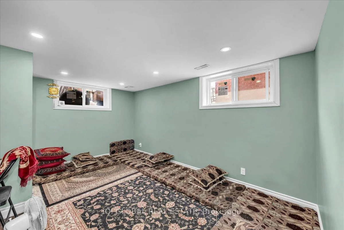 Photo 37 of 134 Thaler Avenue, Kitchener, Centreville Chicopee — HOMEH