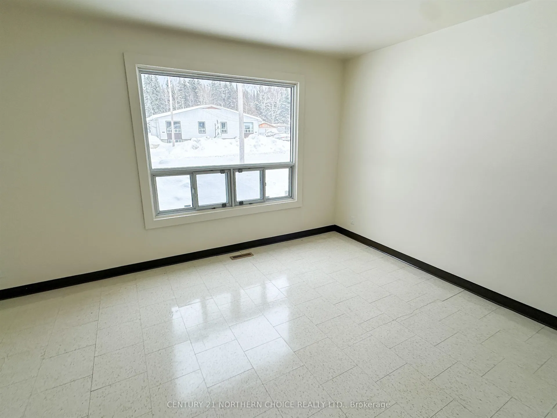 Photo 2 of 47/49 Birch Drive, Ear Falls — HOMEH