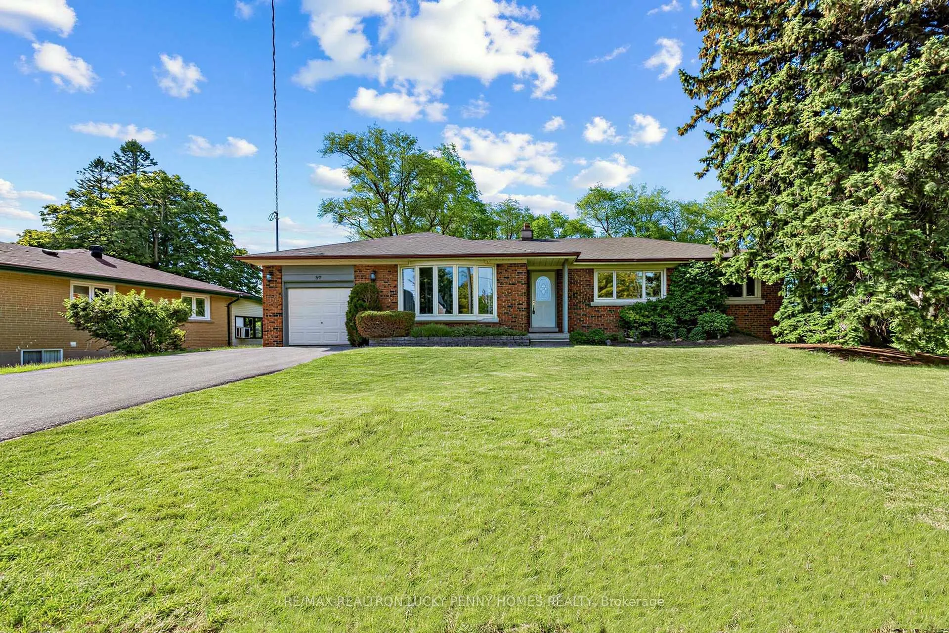 Photo 2 of 57 Windridge Drive, Markham, Bullock — HOMEH