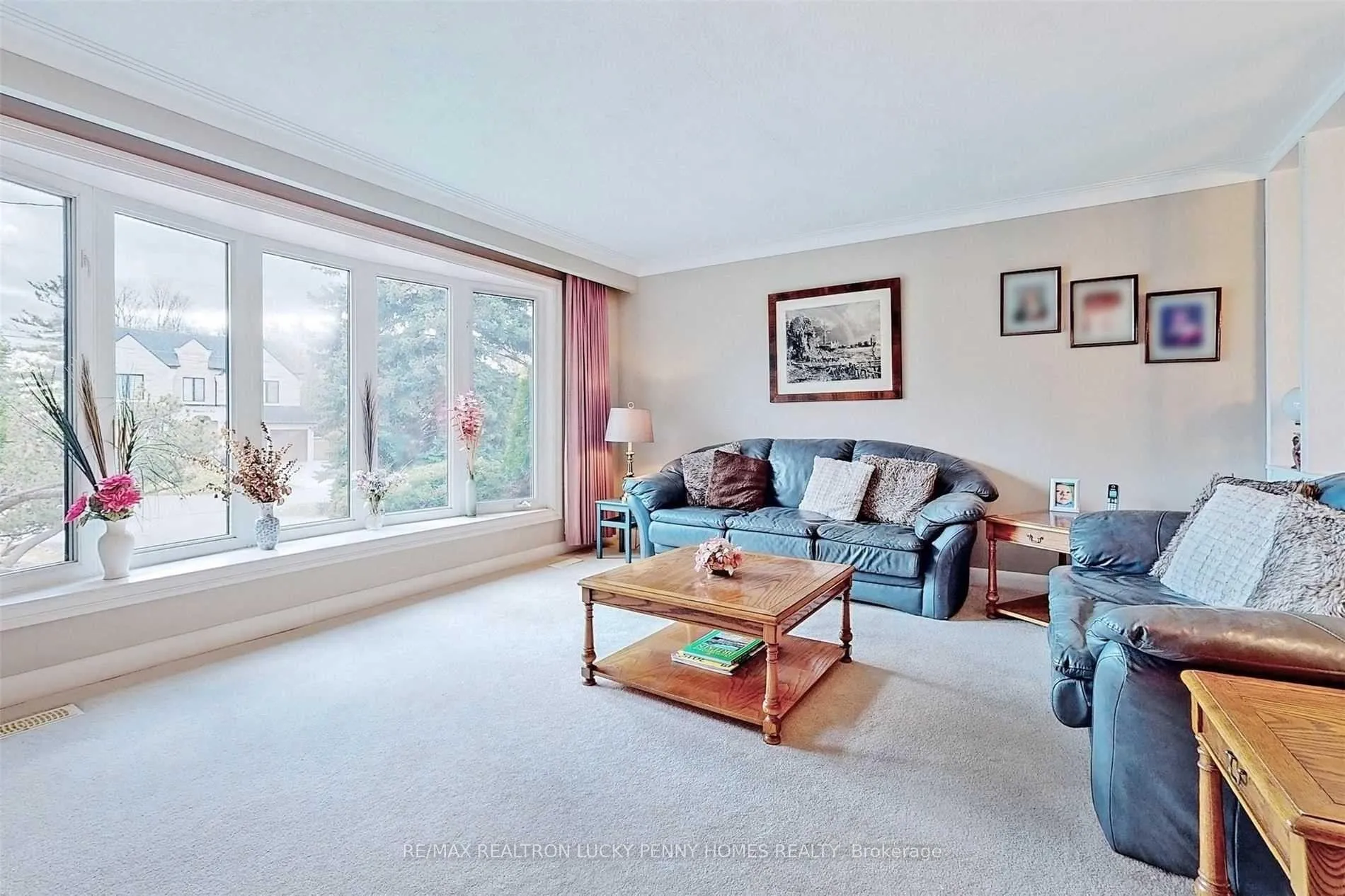 Photo 3 of 57 Windridge Drive, Markham, Bullock — HOMEH