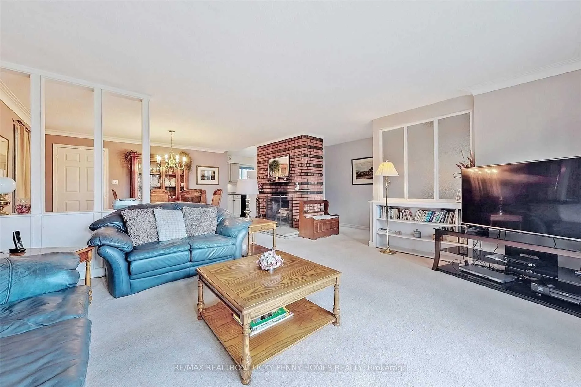 Photo 5 of 57 Windridge Drive, Markham, Bullock — HOMEH