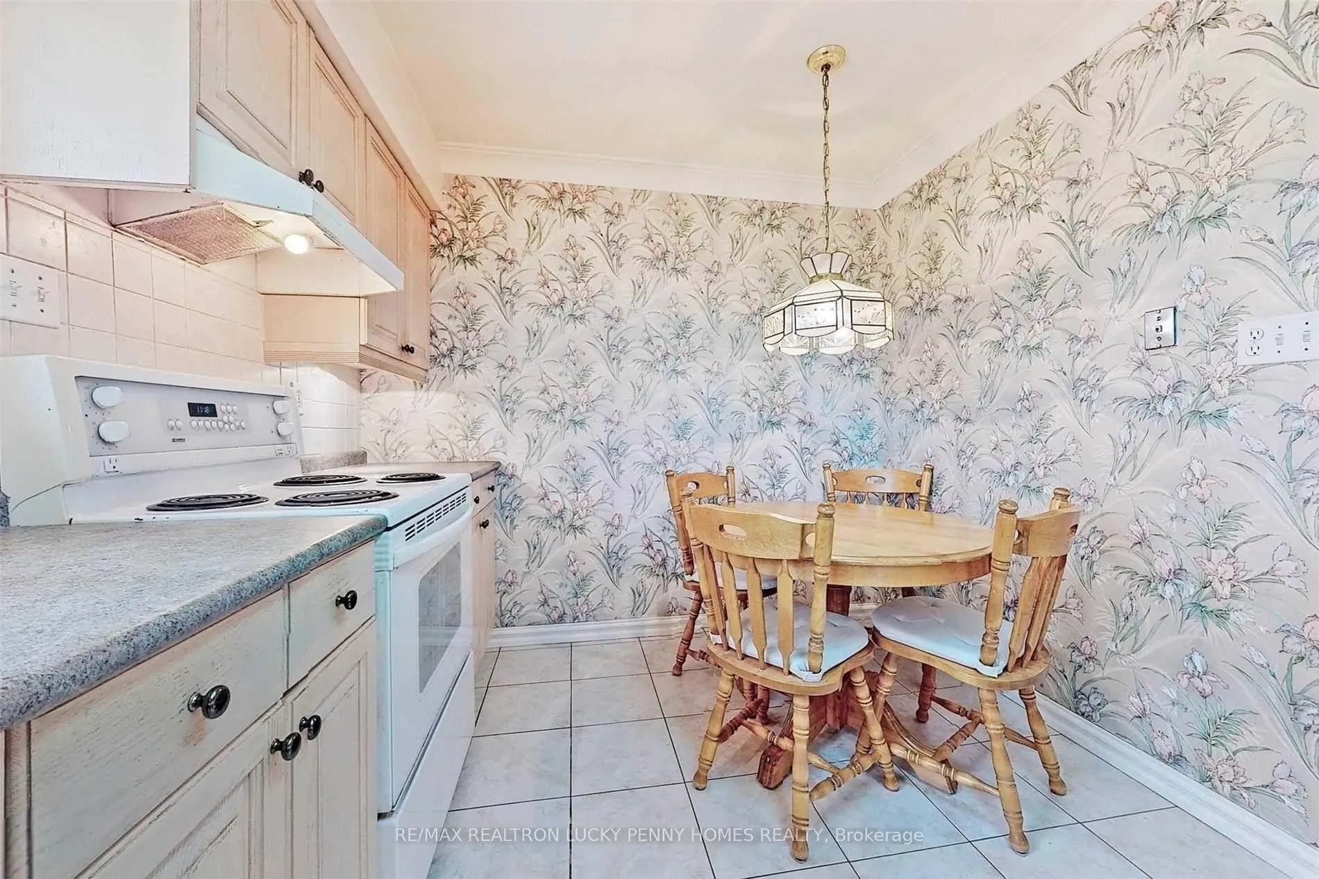 Photo 9 of 57 Windridge Drive, Markham, Bullock — HOMEH