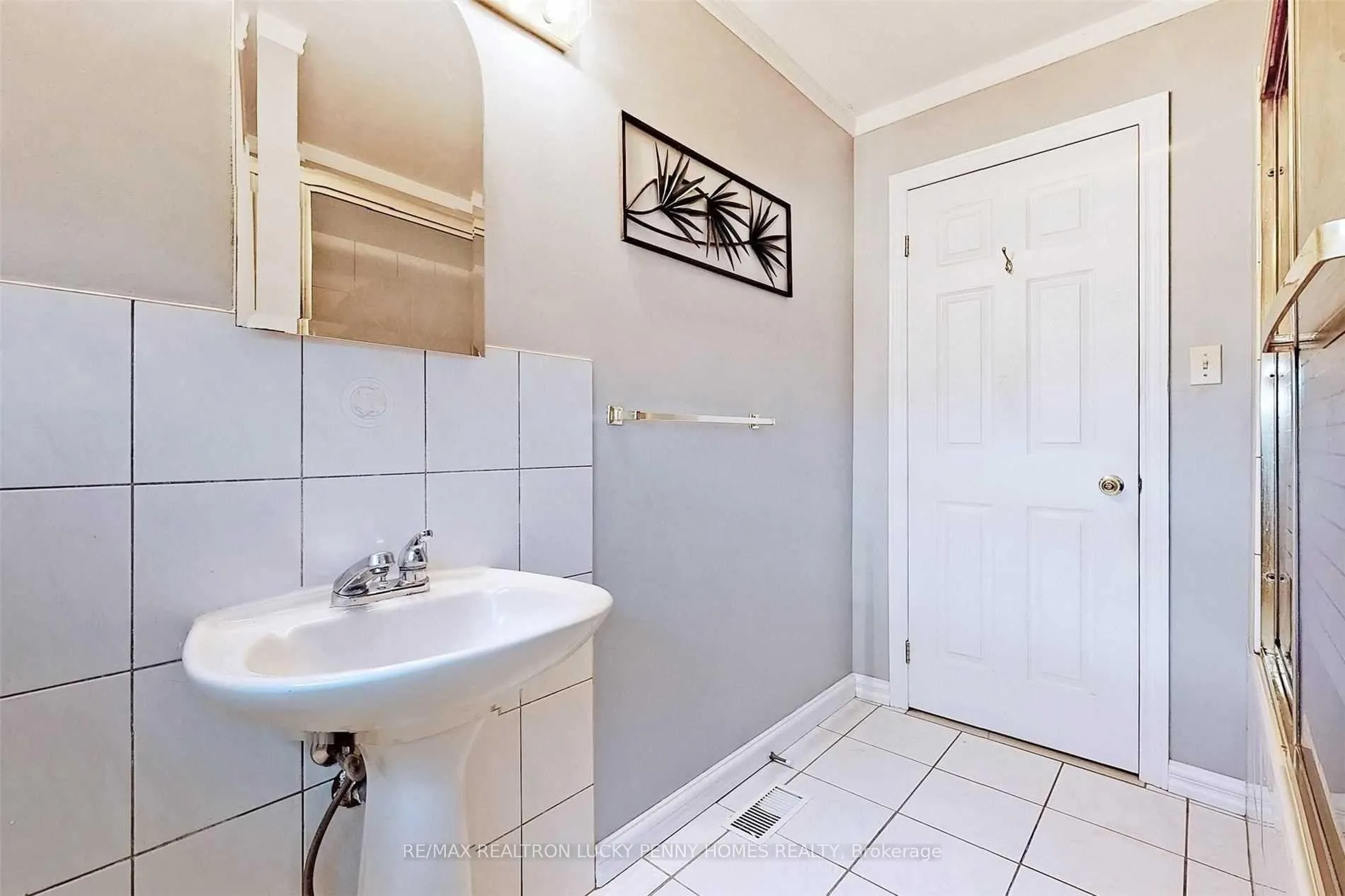 Photo 16 of 57 Windridge Drive, Markham, Bullock — HOMEH