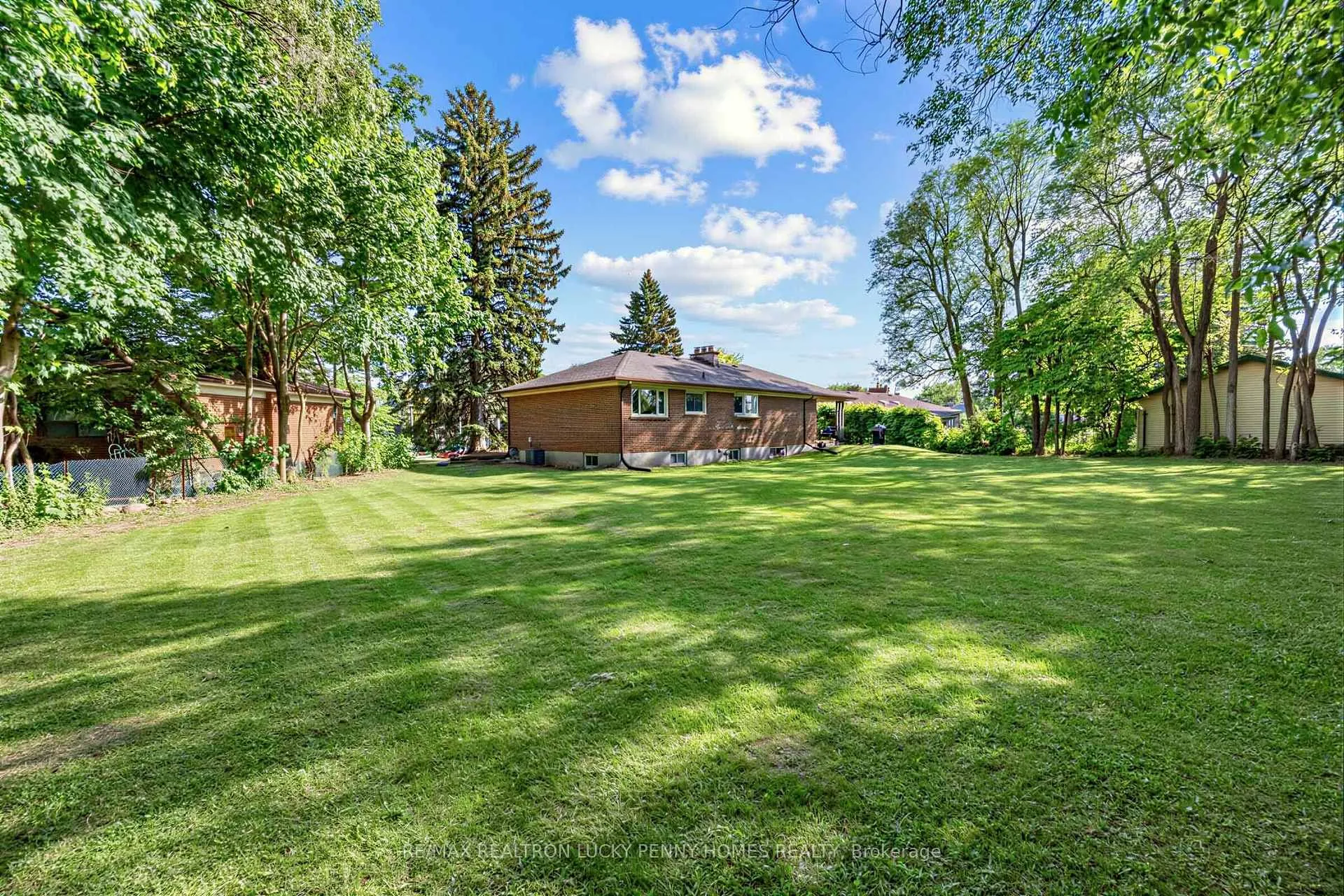 Photo 35 of 57 Windridge Drive, Markham, Bullock — HOMEH