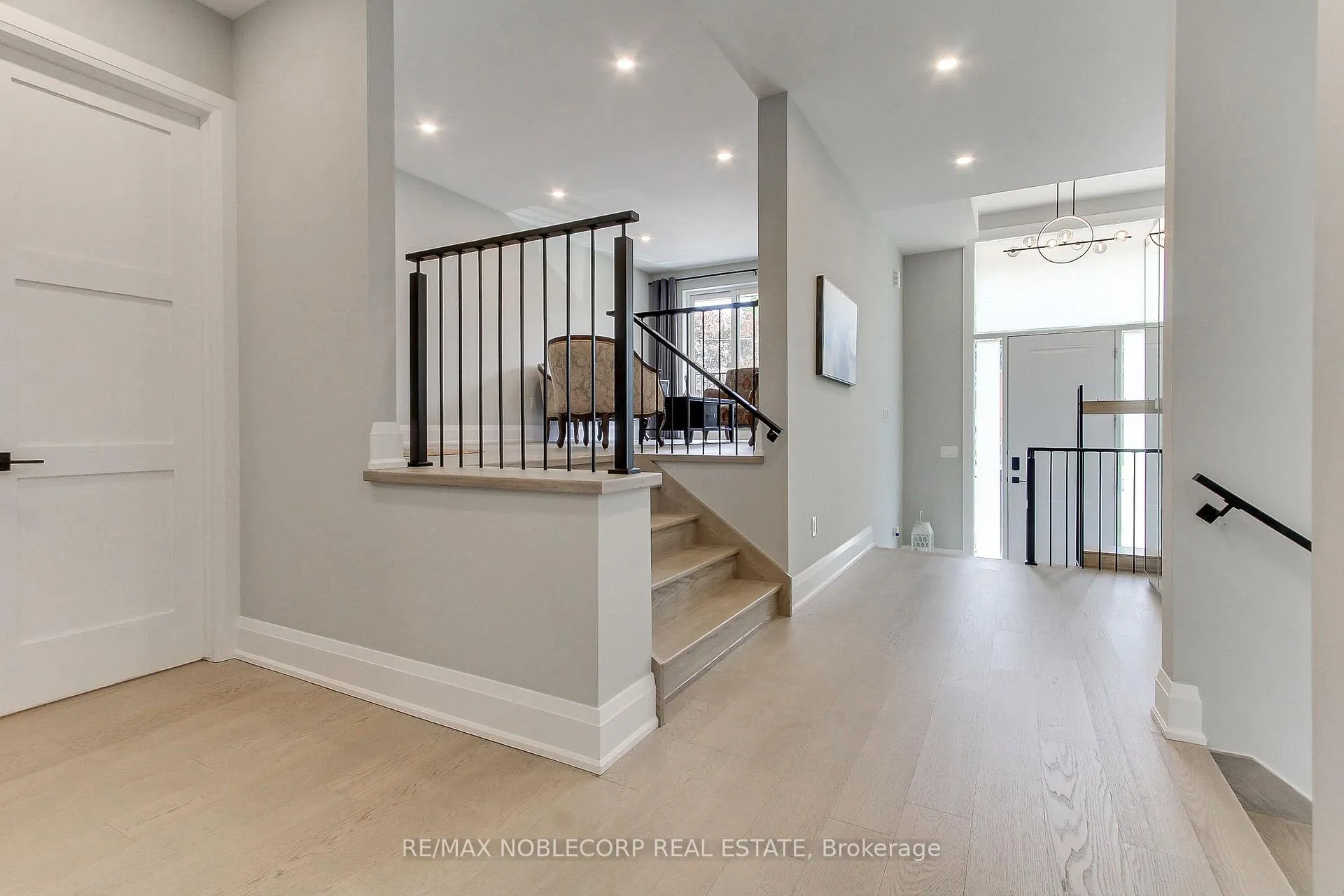 Photo 4 of 606 Green Street, Whitby, Downtown Whitby — HOMEH