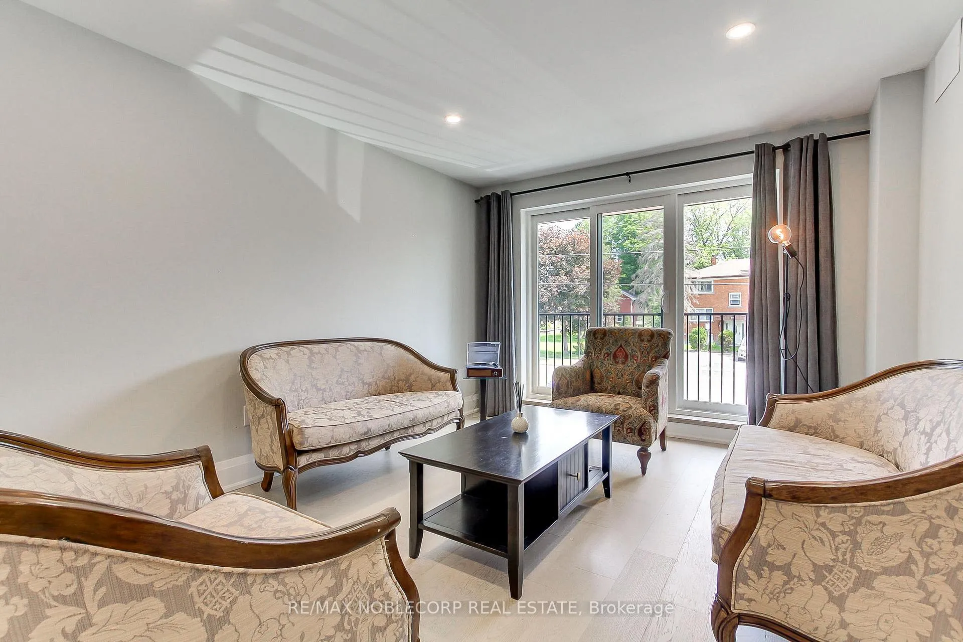 Photo 6 of 606 Green Street, Whitby, Downtown Whitby — HOMEH