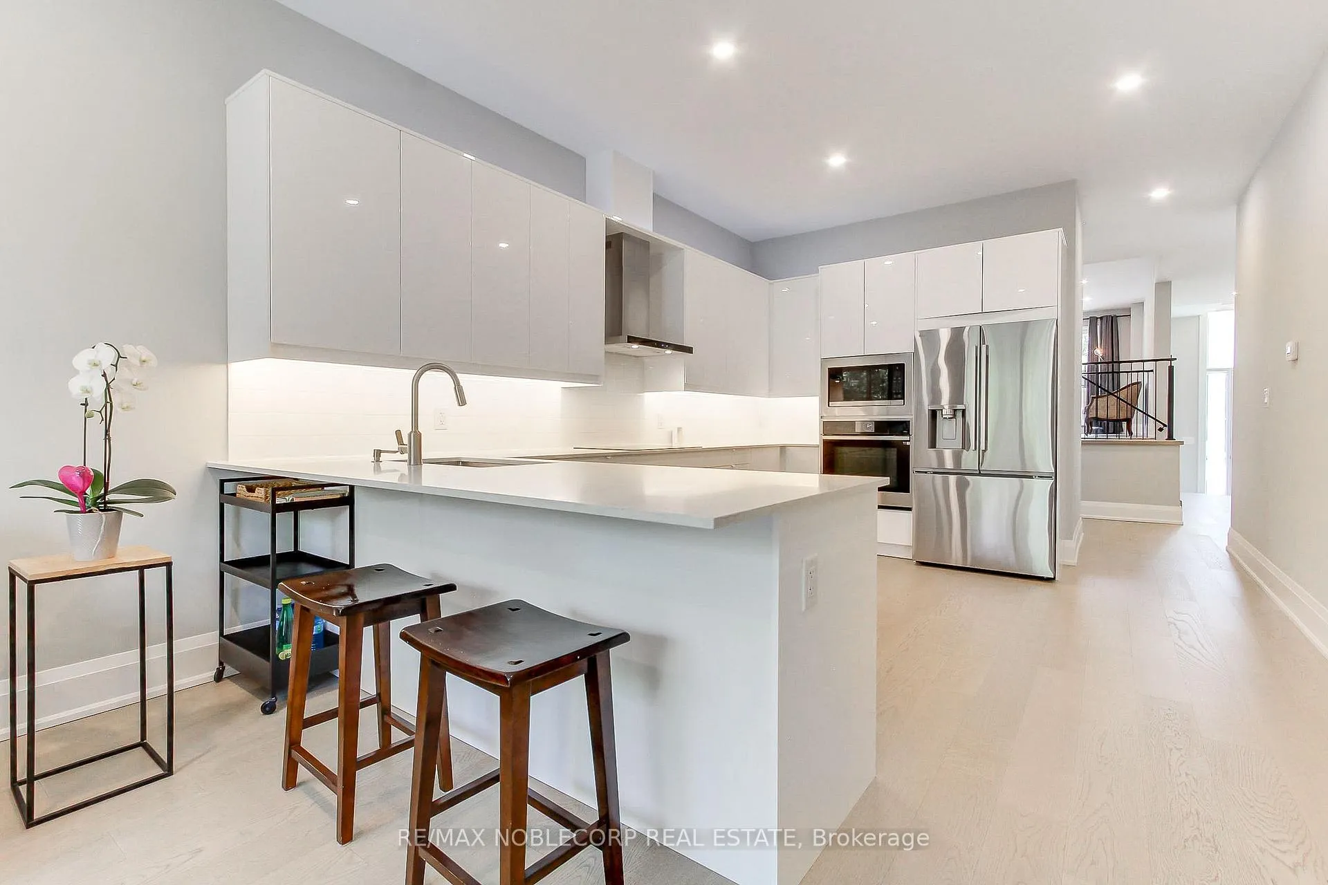 Photo 9 of 606 Green Street, Whitby, Downtown Whitby — HOMEH