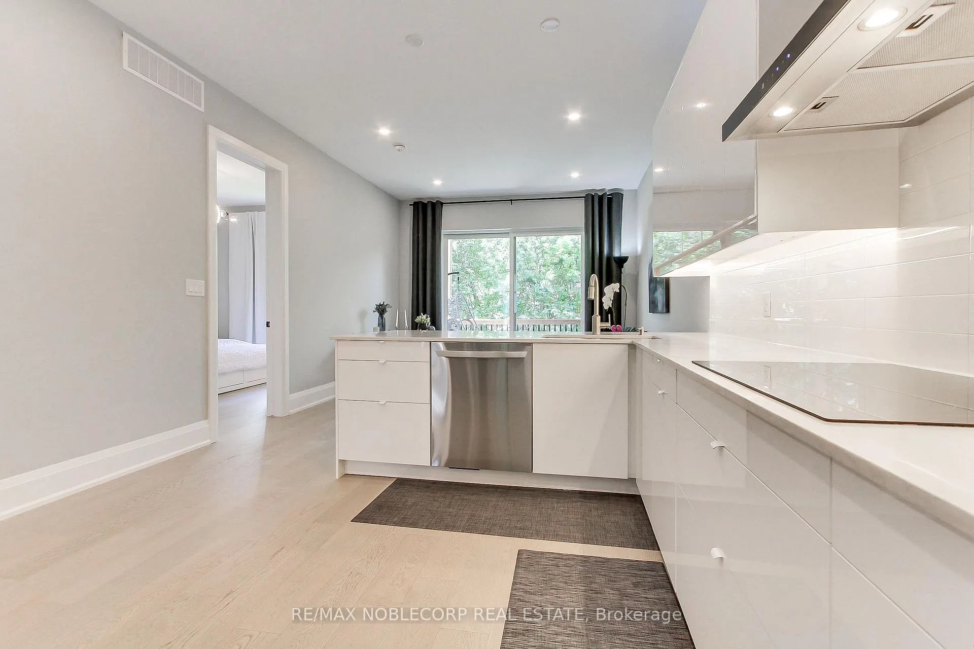 Photo 12 of 606 Green Street, Whitby, Downtown Whitby — HOMEH