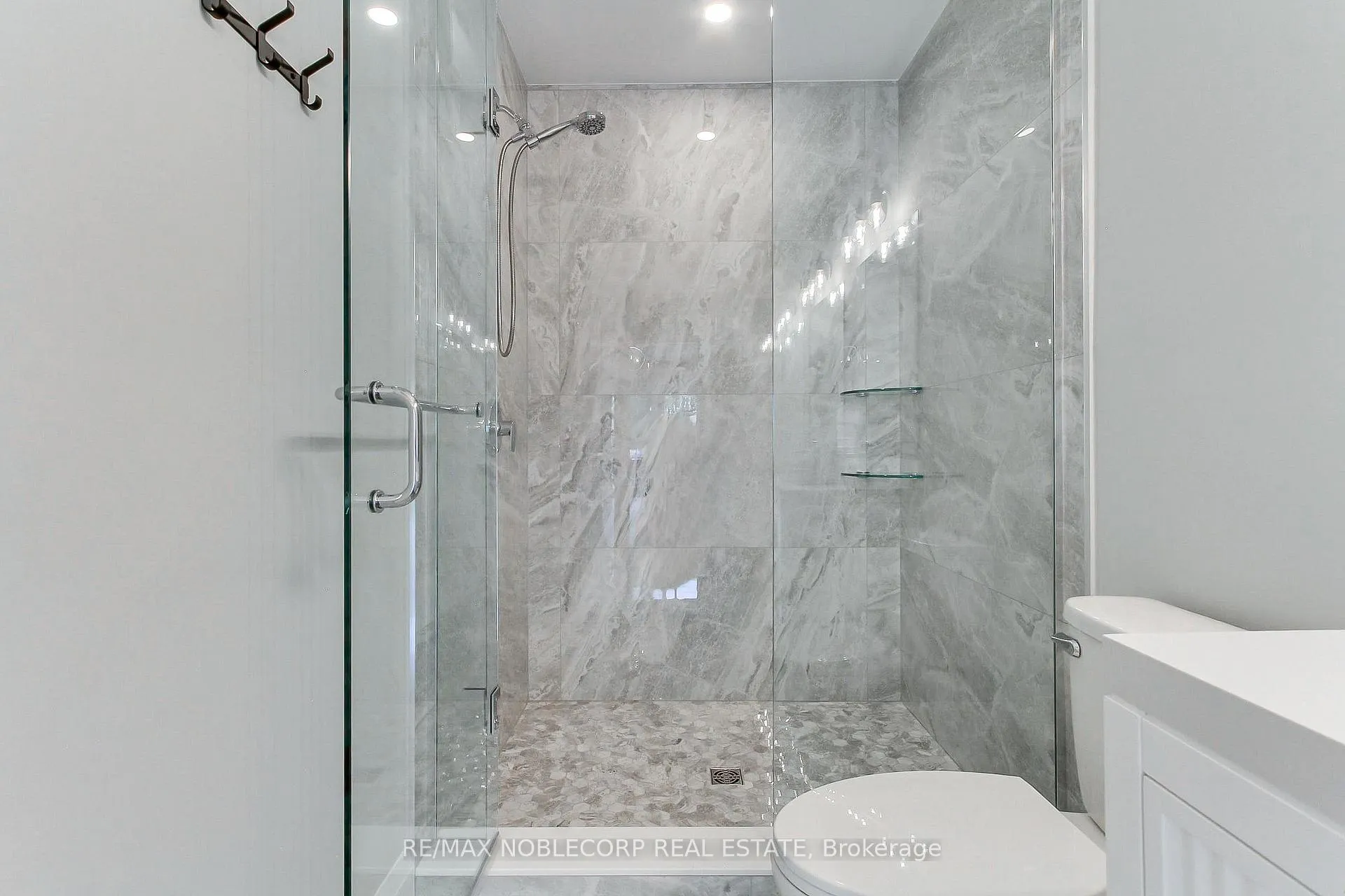 Photo 30 of 606 Green Street, Whitby, Downtown Whitby — HOMEH