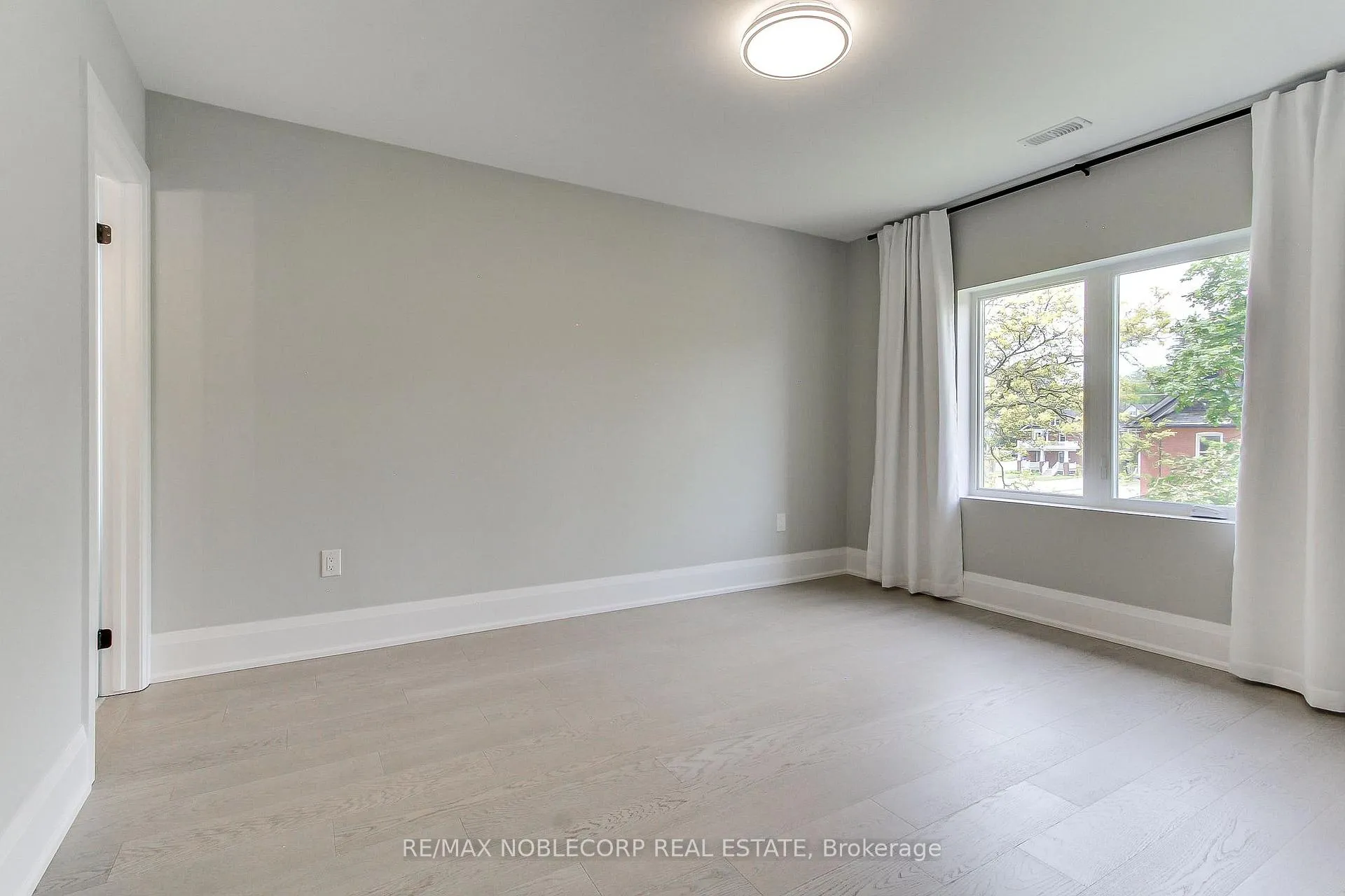 Photo 34 of 606 Green Street, Whitby, Downtown Whitby — HOMEH