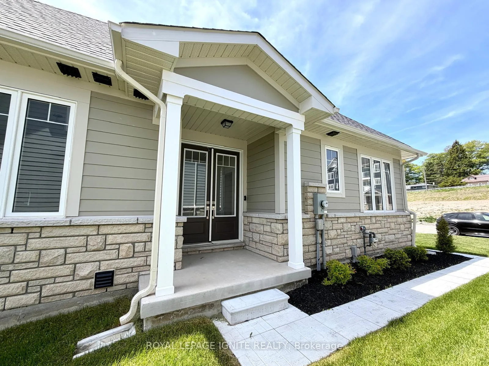 Photo 2 of 535 Hudson Crescent, Midland — HOMEH