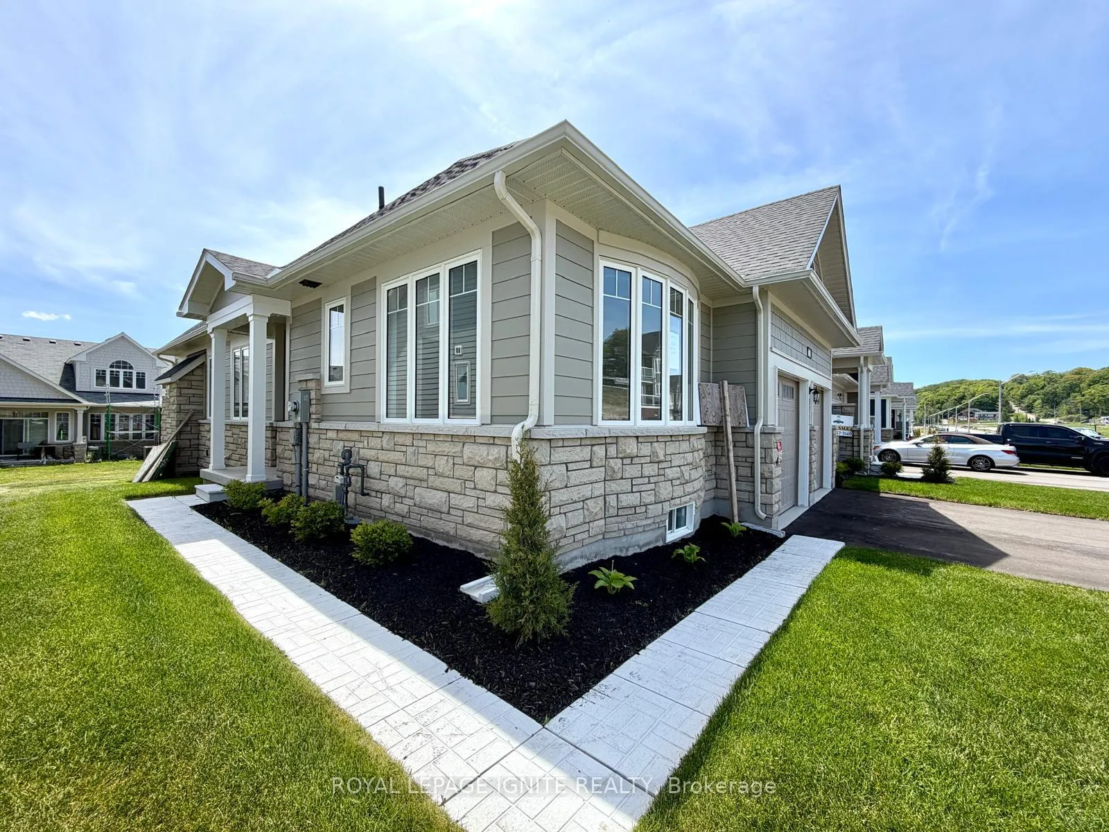 Photo 3 of 535 Hudson Crescent, Midland — HOMEH