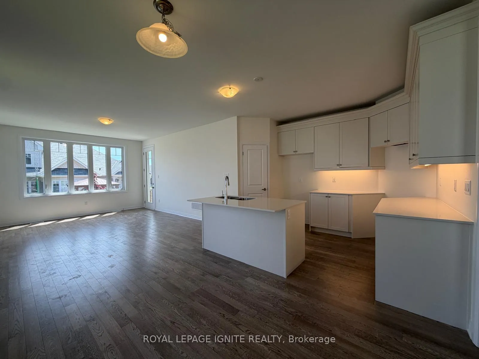 Photo 5 of 535 Hudson Crescent, Midland — HOMEH