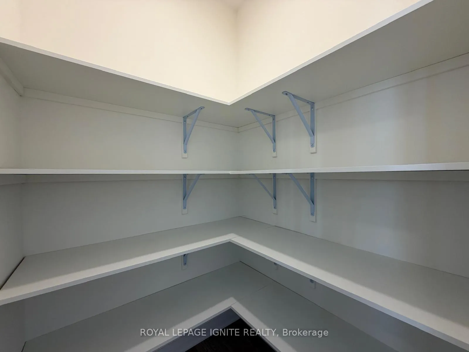 Photo 7 of 535 Hudson Crescent, Midland — HOMEH
