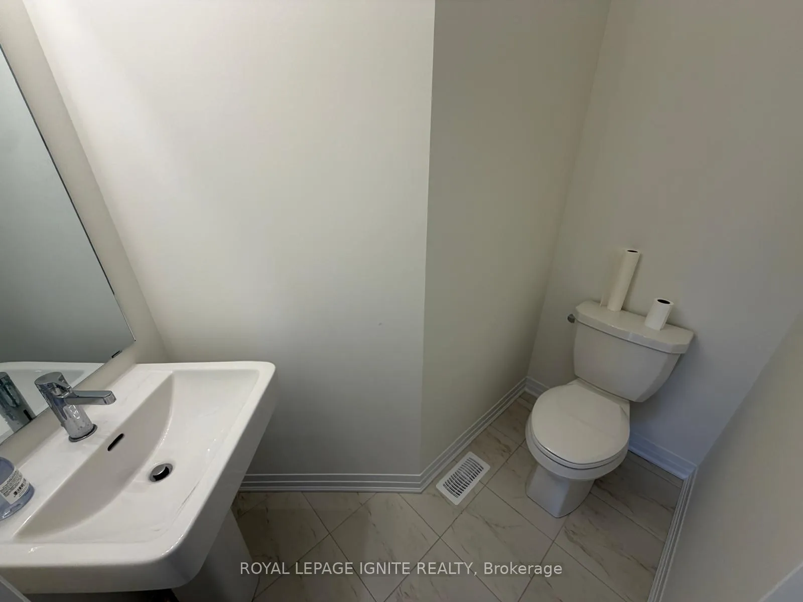 Photo 10 of 535 Hudson Crescent, Midland — HOMEH