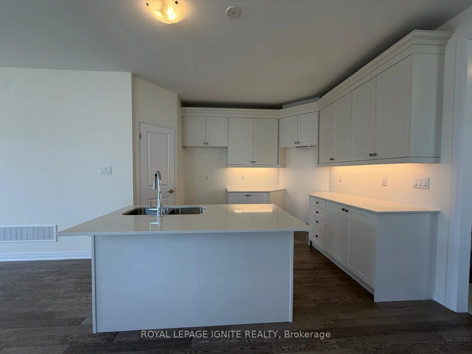 Photo 11 of 535 Hudson Crescent, Midland — HOMEH