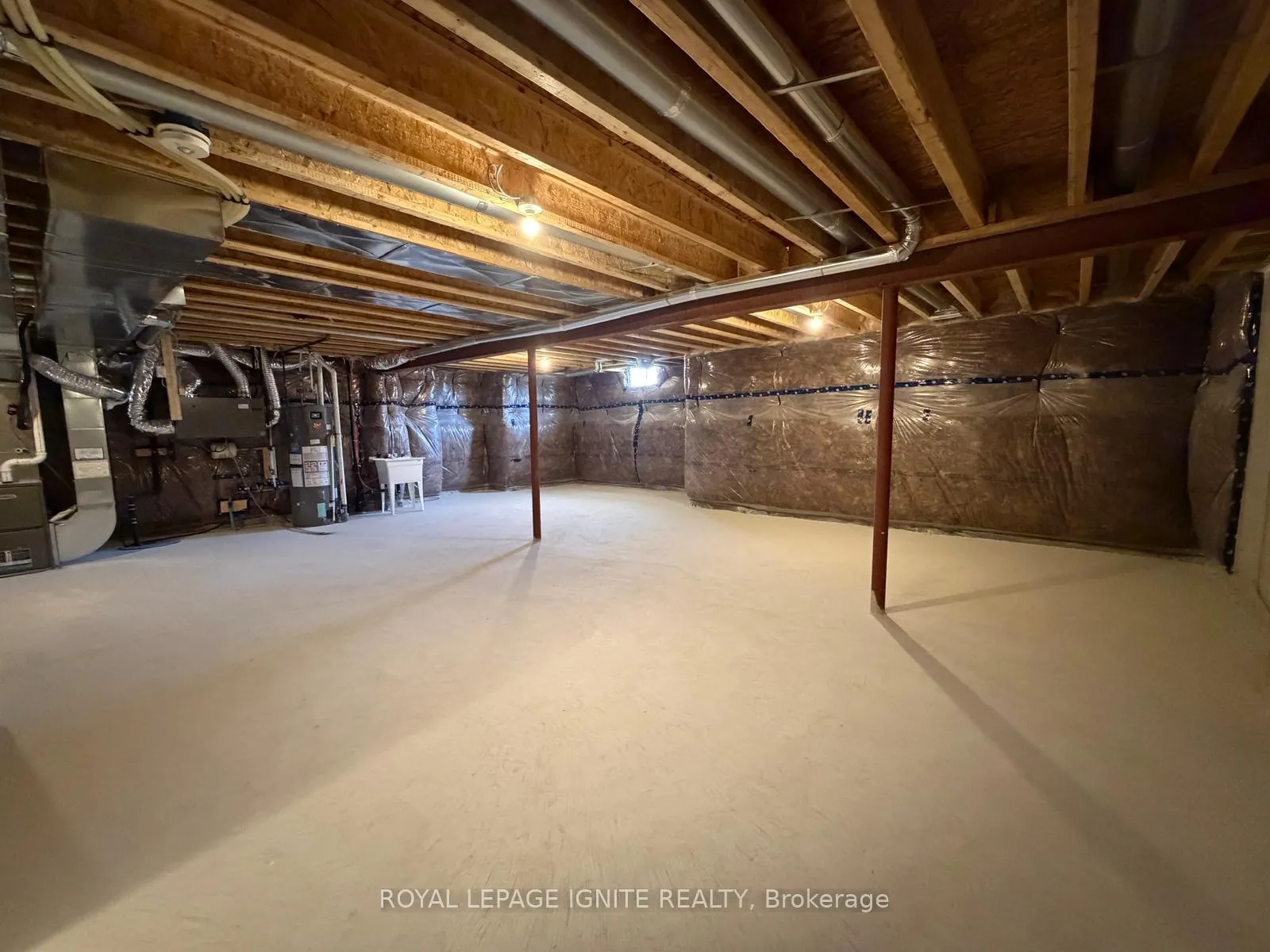 Photo 35 of 535 Hudson Crescent, Midland — HOMEH