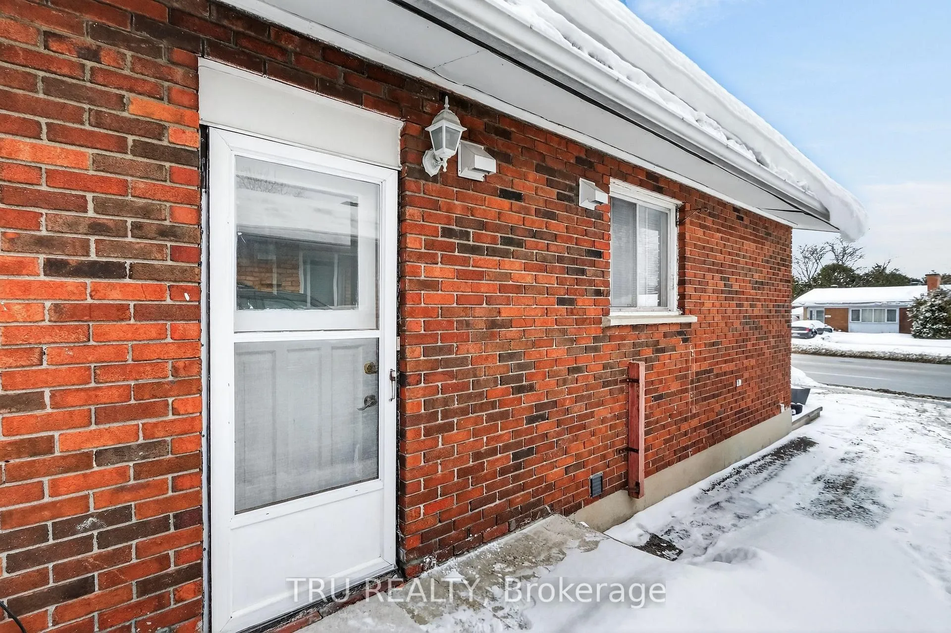 Photo 2 of Unit B, 1263 Maitland Avenue, Ottawa, Copeland Park — HOMEH