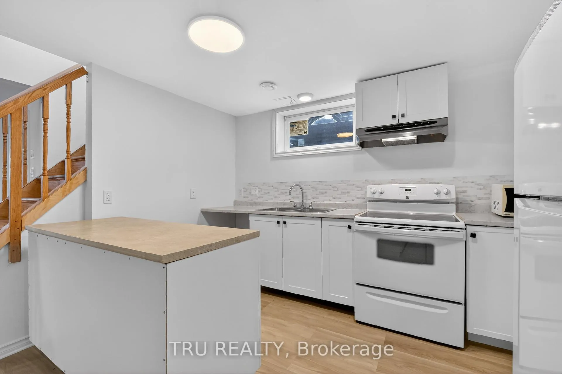 Photo 9 of Unit B, 1263 Maitland Avenue, Ottawa, Copeland Park — HOMEH
