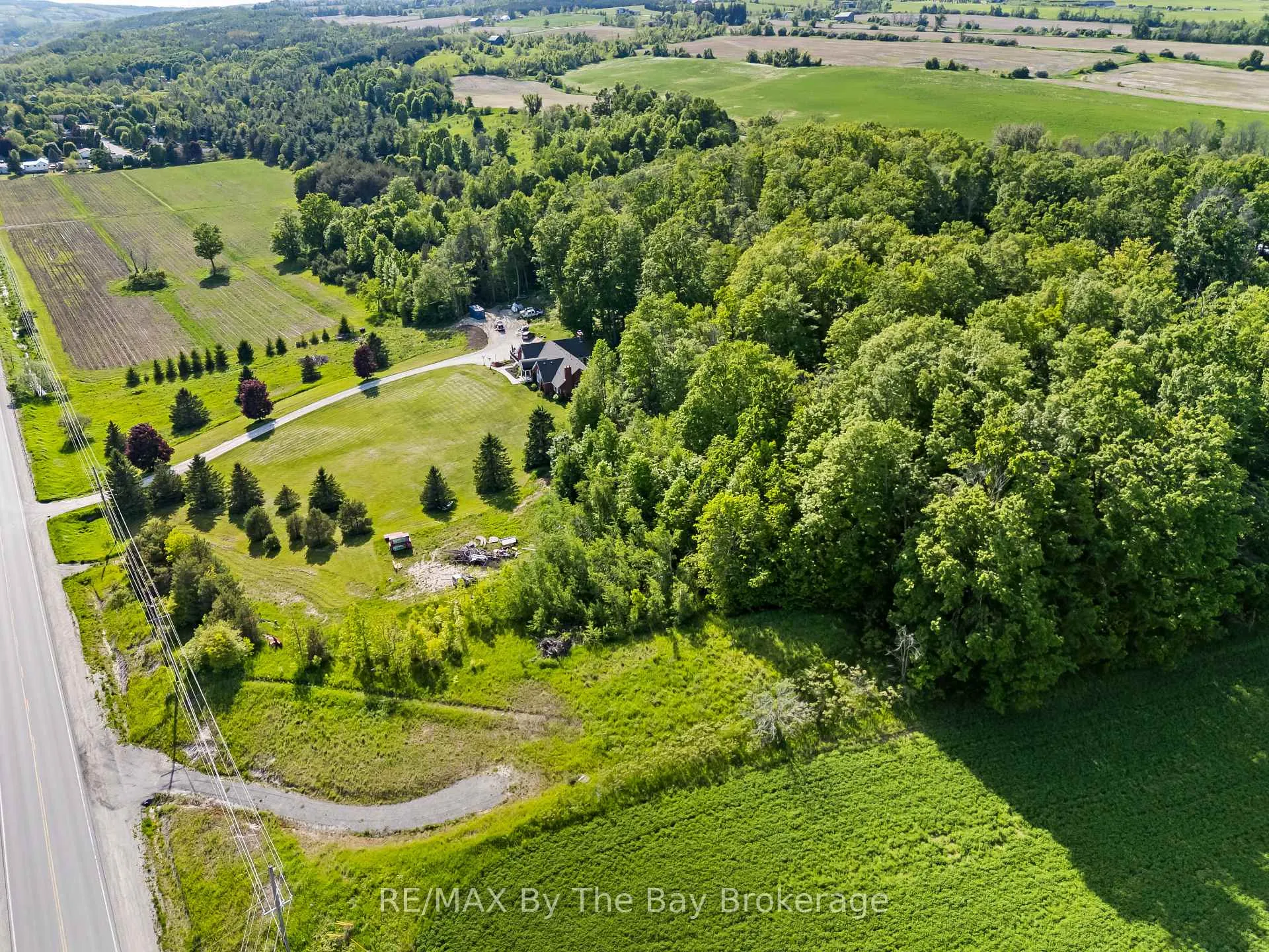 Photo 2 of 7346 County Rd 9, Clearview, Creemore — HOMEH