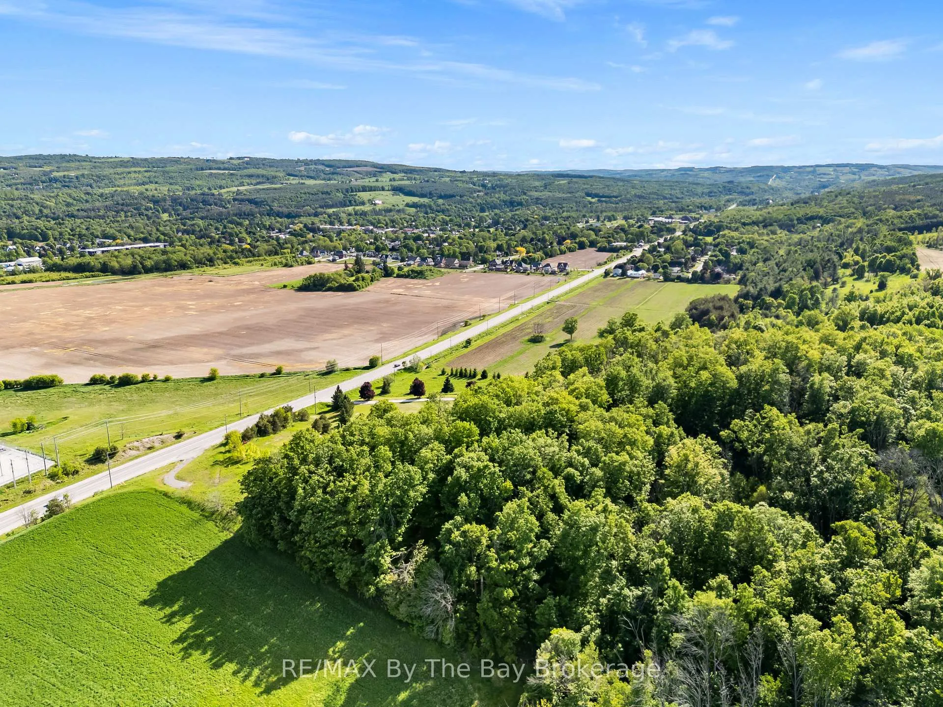 Photo 5 of 7346 County Rd 9, Clearview, Creemore — HOMEH