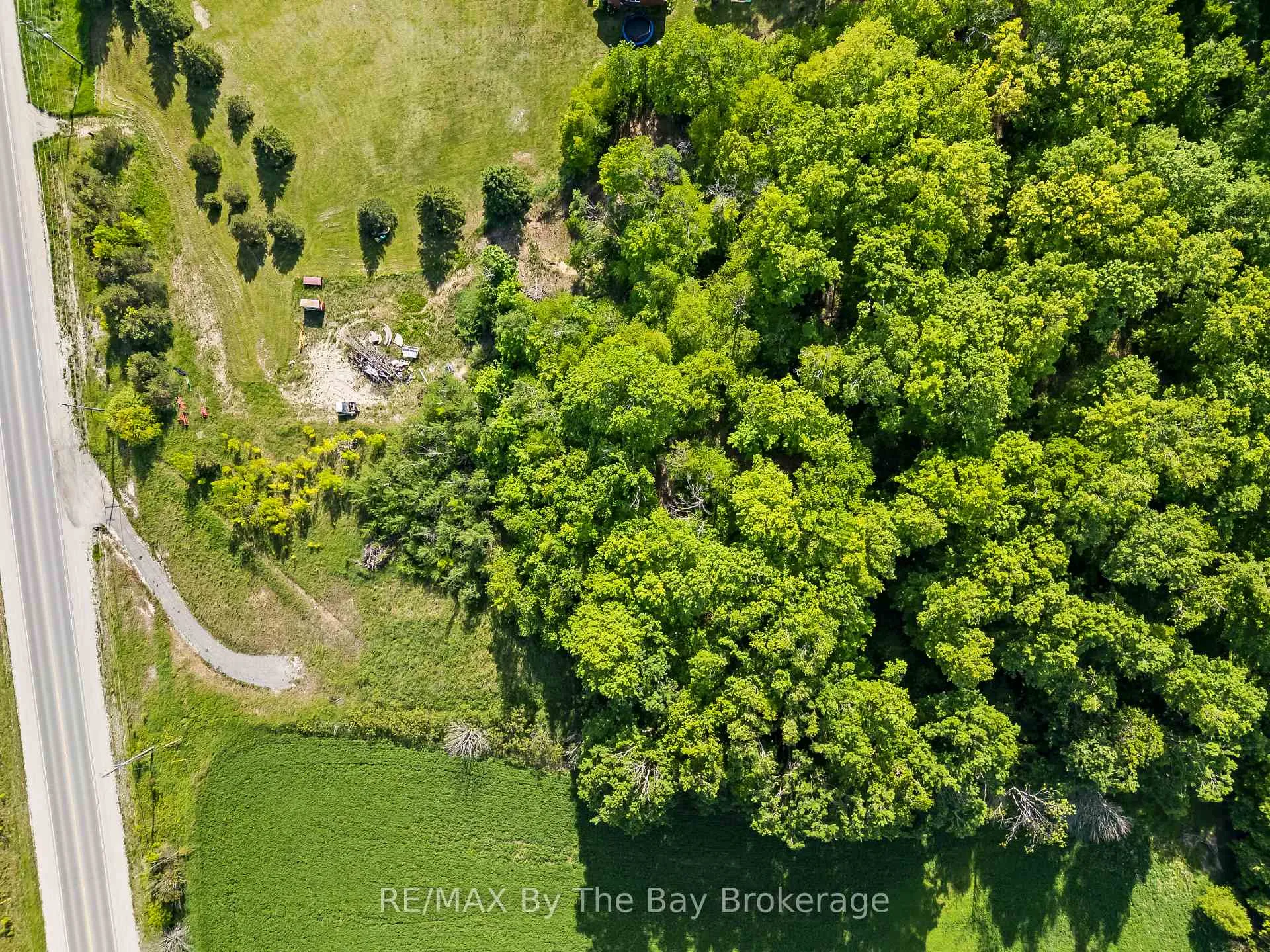 Photo 6 of 7346 County Rd 9, Clearview, Creemore — HOMEH