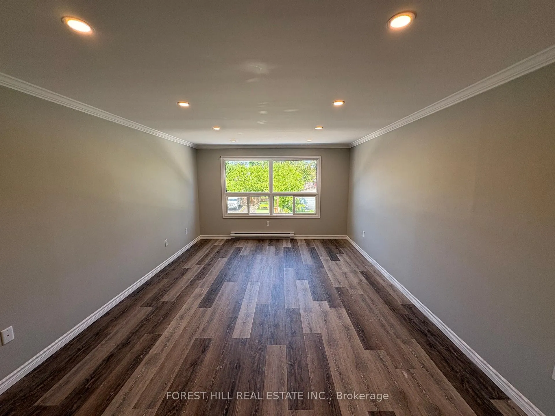 Photo 2 of Unit 4, 130 King Street E, Clarington, Bowmanville — HOMEH
