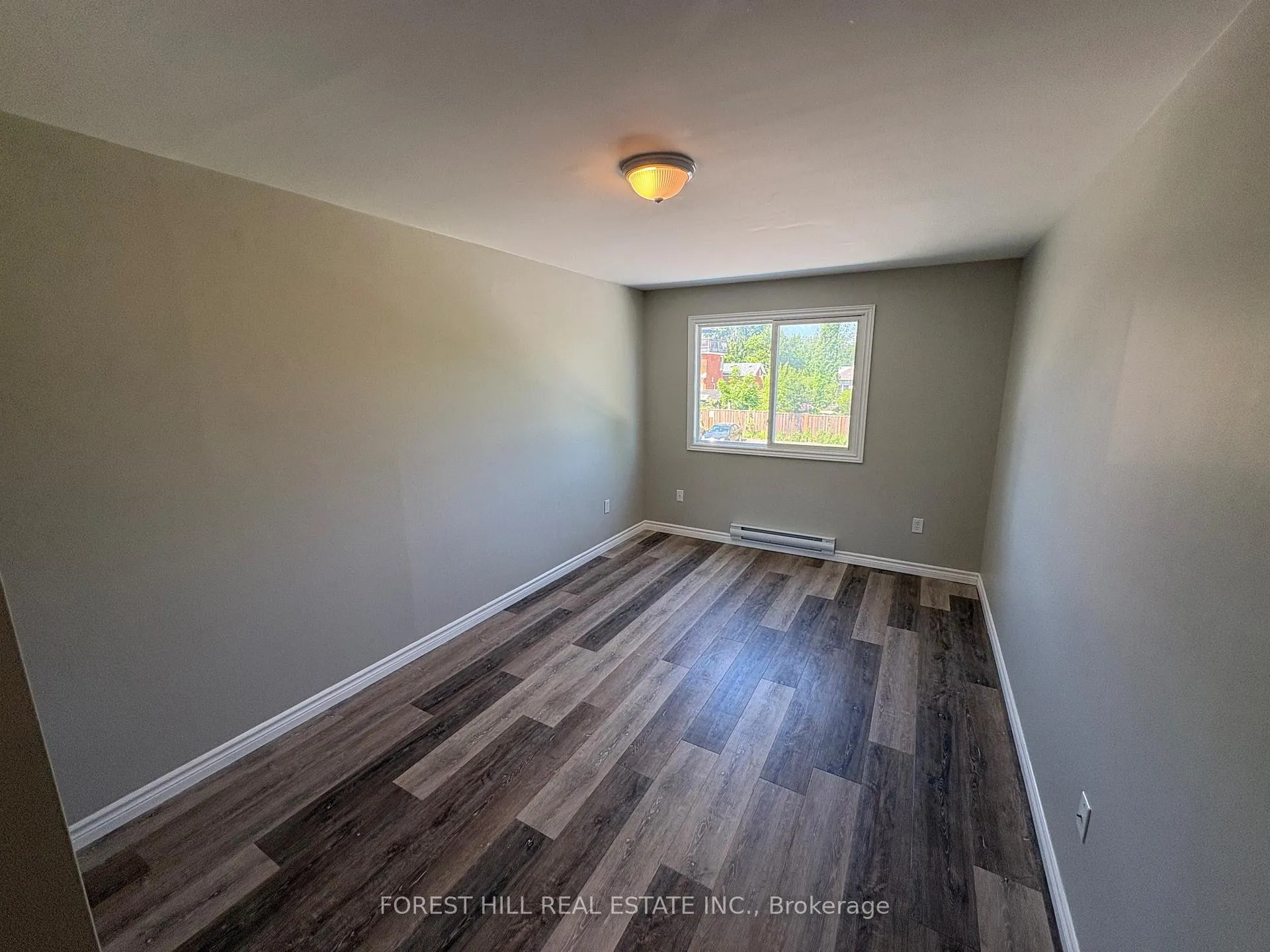 Photo 10 of Unit 4, 130 King Street E, Clarington, Bowmanville — HOMEH