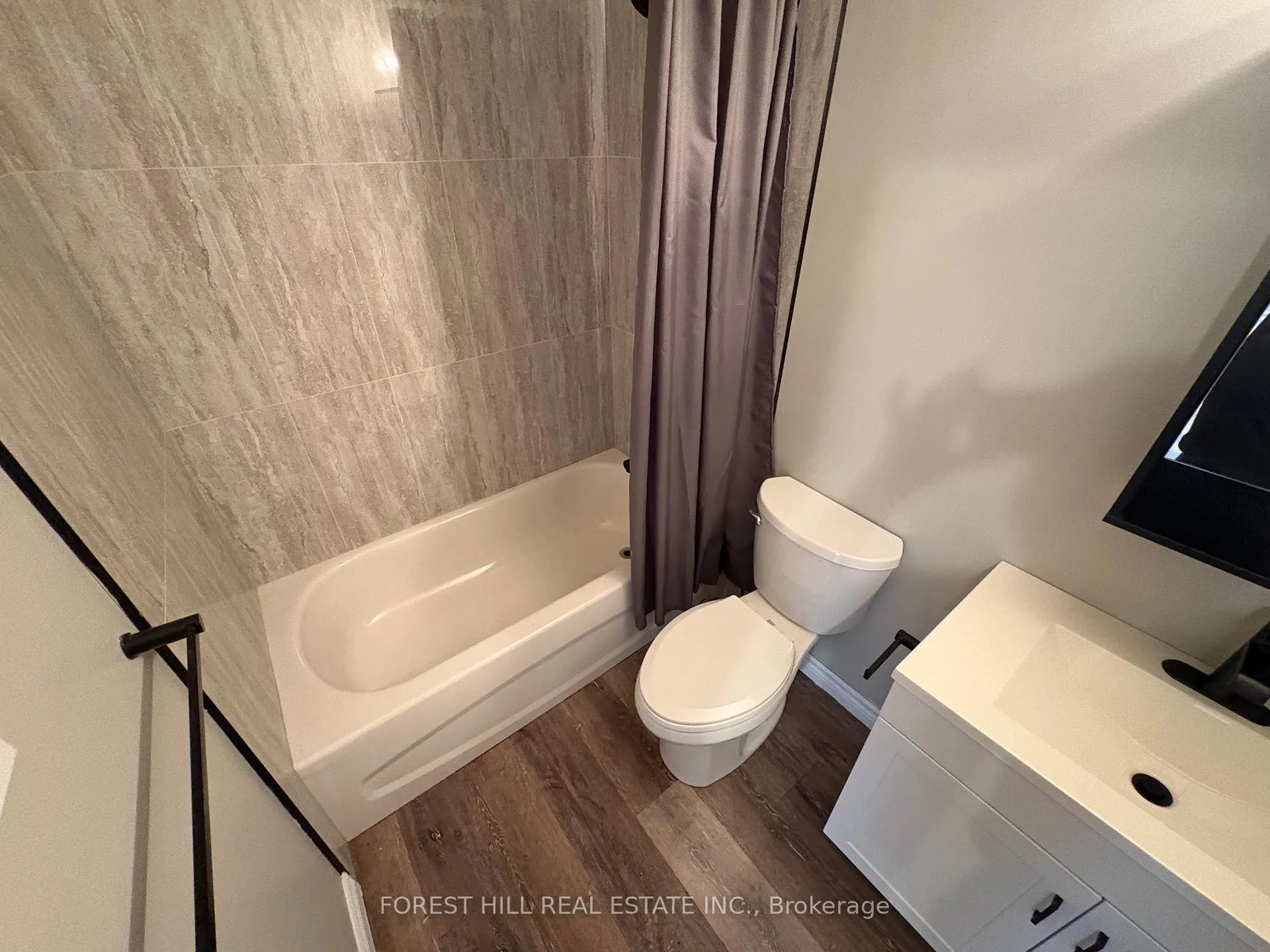 Photo 13 of Unit 4, 130 King Street E, Clarington, Bowmanville — HOMEH