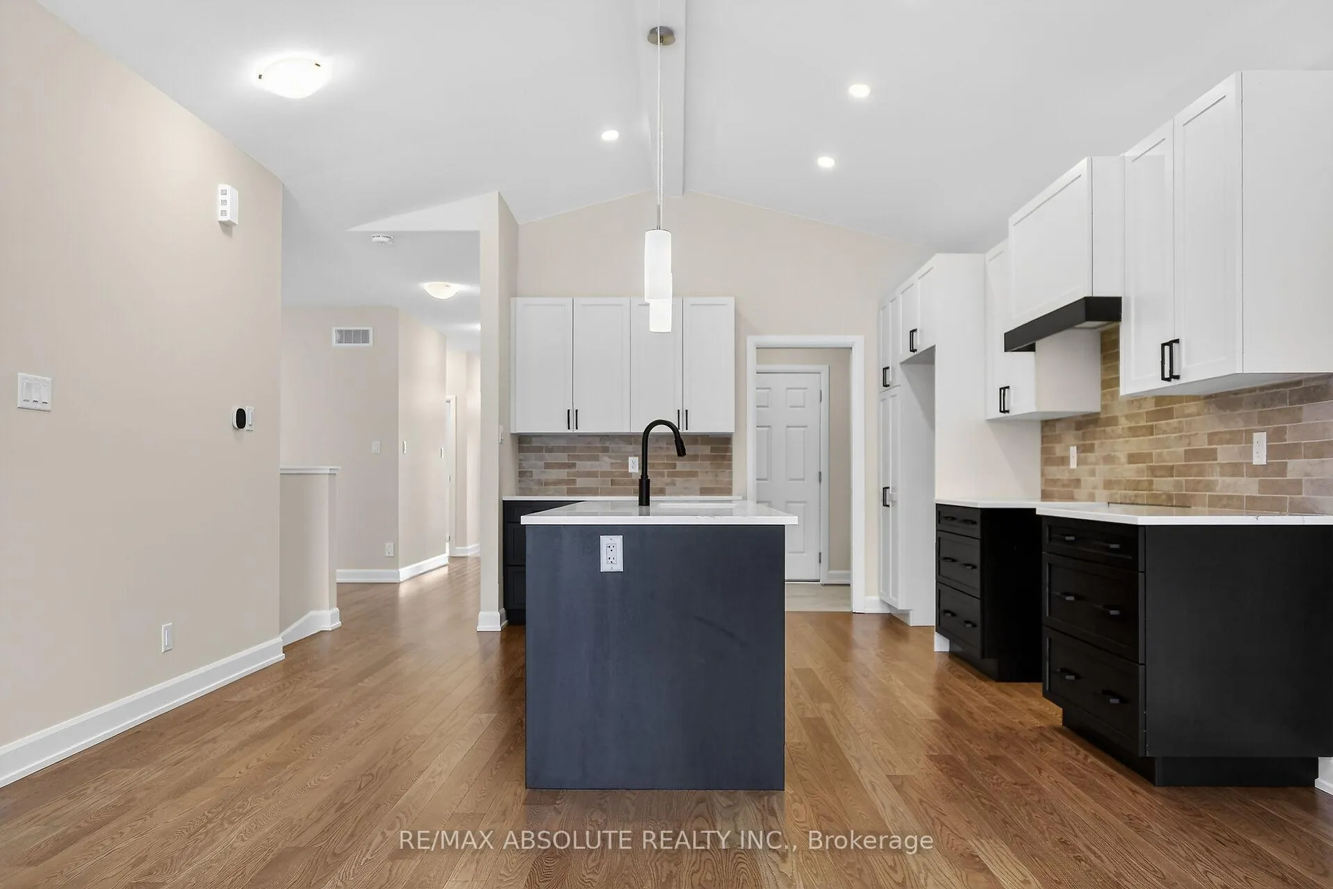 Photo 18 of 379 Equinelle Drive, North Grenville, North Grenville Twp (Kemptville South) — HOMEH