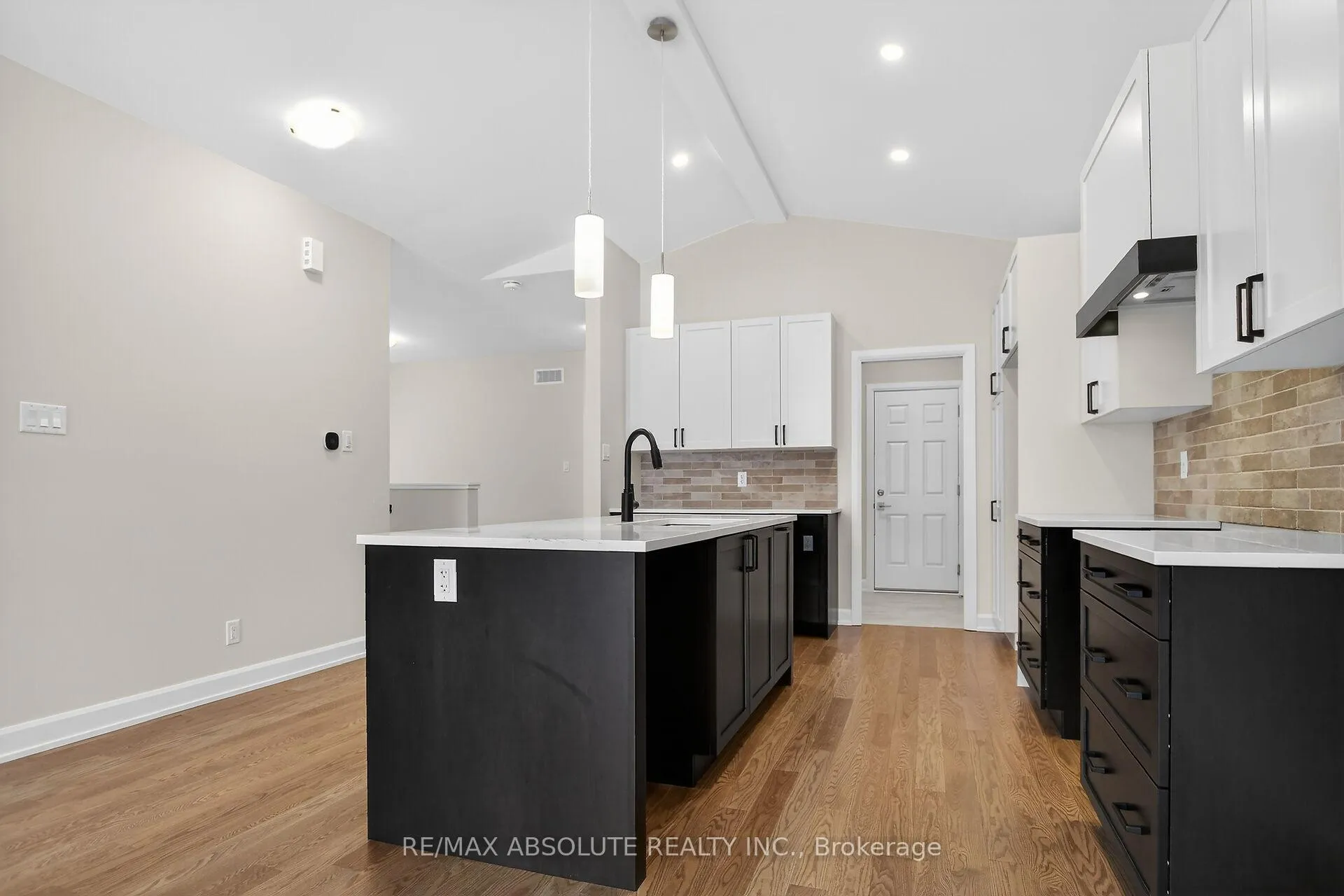 Photo 19 of 379 Equinelle Drive, North Grenville, North Grenville Twp (Kemptville South) — HOMEH