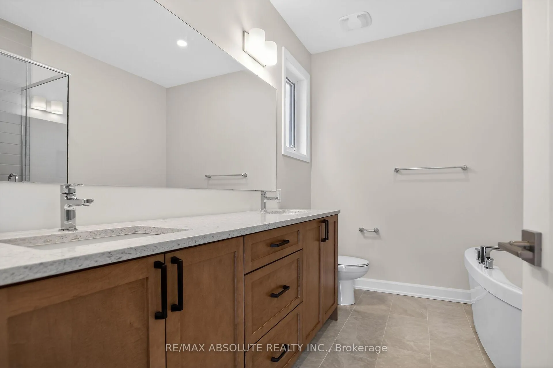 Photo 32 of 379 Equinelle Drive, North Grenville, North Grenville Twp (Kemptville South) — HOMEH