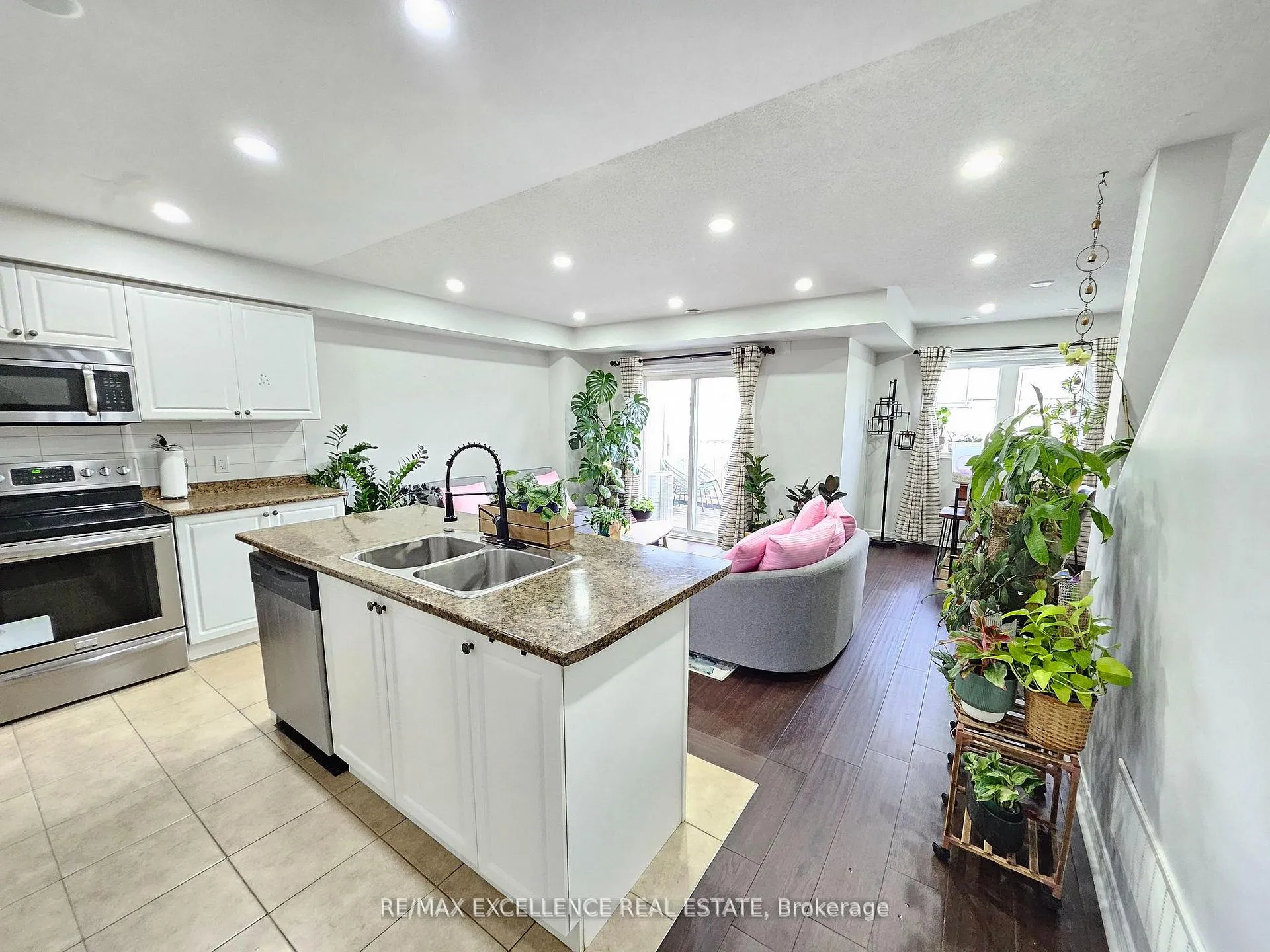 Photo 7 of 29 Great Gabe Crescent, Oshawa, Windfields — HOMEH