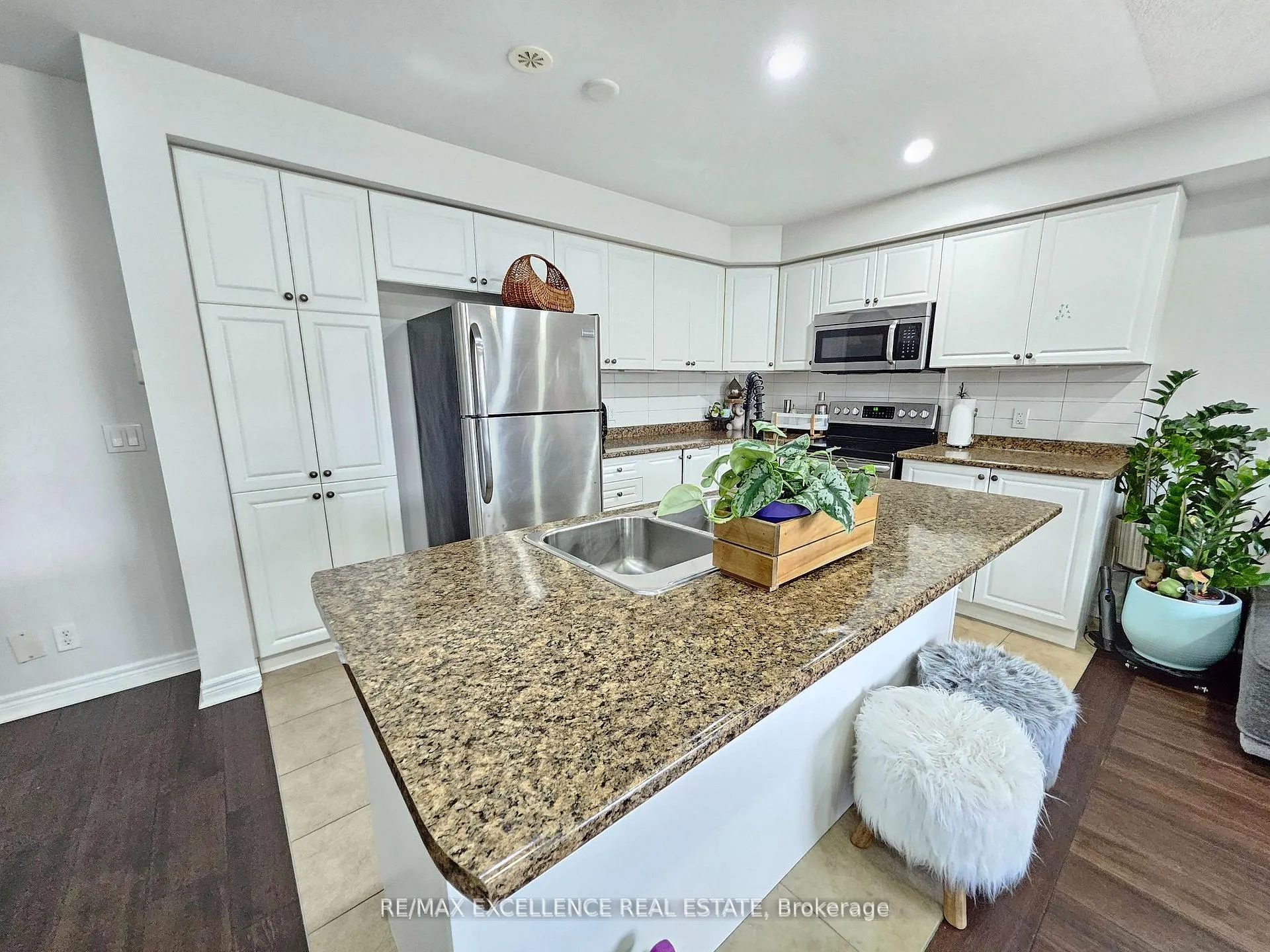 Photo 8 of 29 Great Gabe Crescent, Oshawa, Windfields — HOMEH
