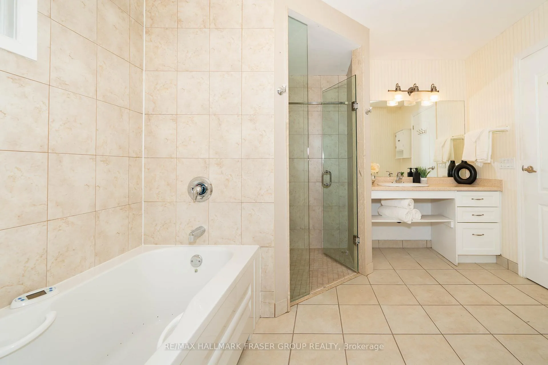 Photo 10 of 59 Regency Crescent, Whitby, Downtown Whitby — HOMEH