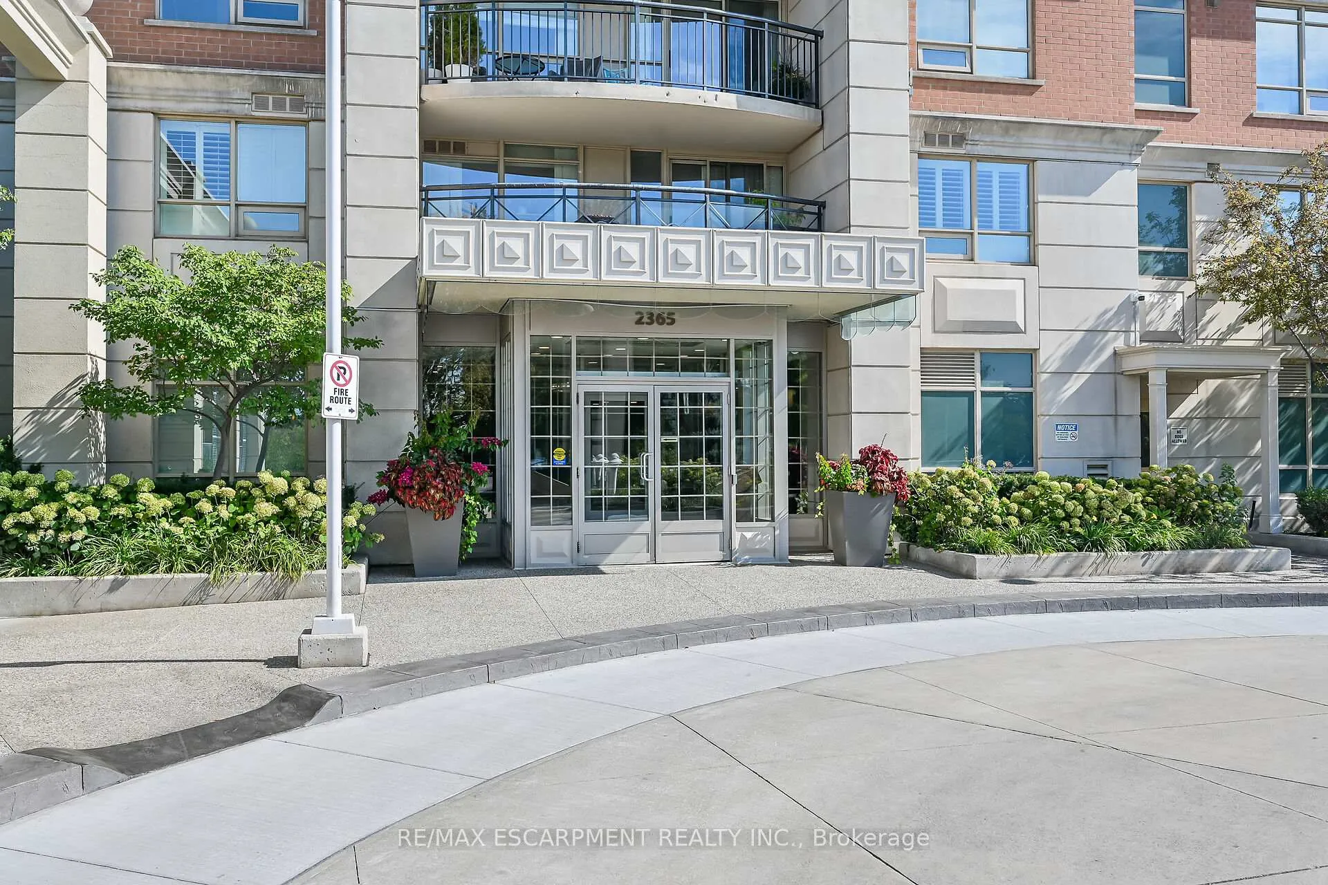 Photo 4 of Unit 601, 2365 Central Park Drive, Oakville, River Oaks — HOMEH