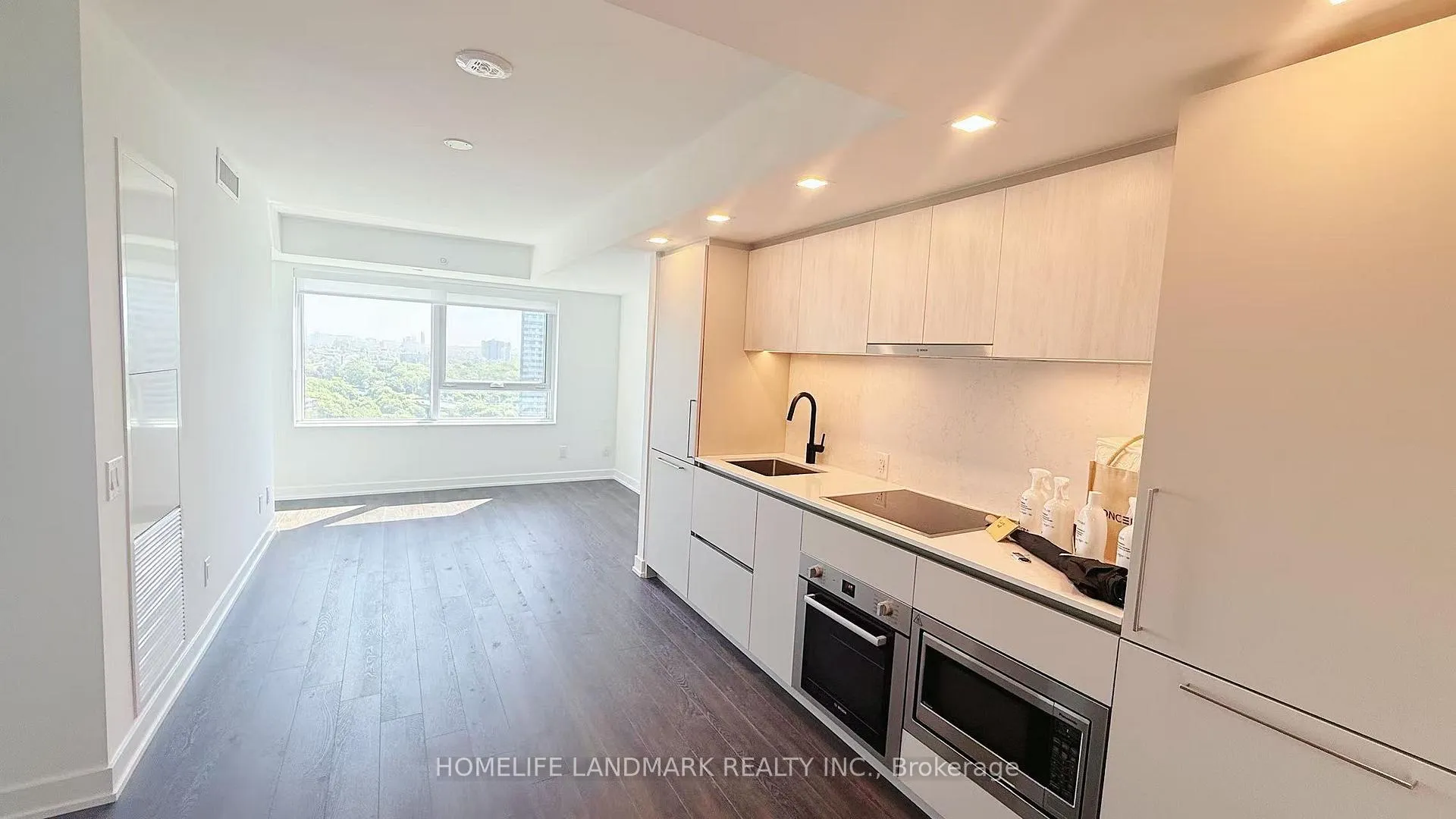 Photo 5 of Unit 1608, 609 Sherbourne Street, Toronto, North St. James Town — HOMEH