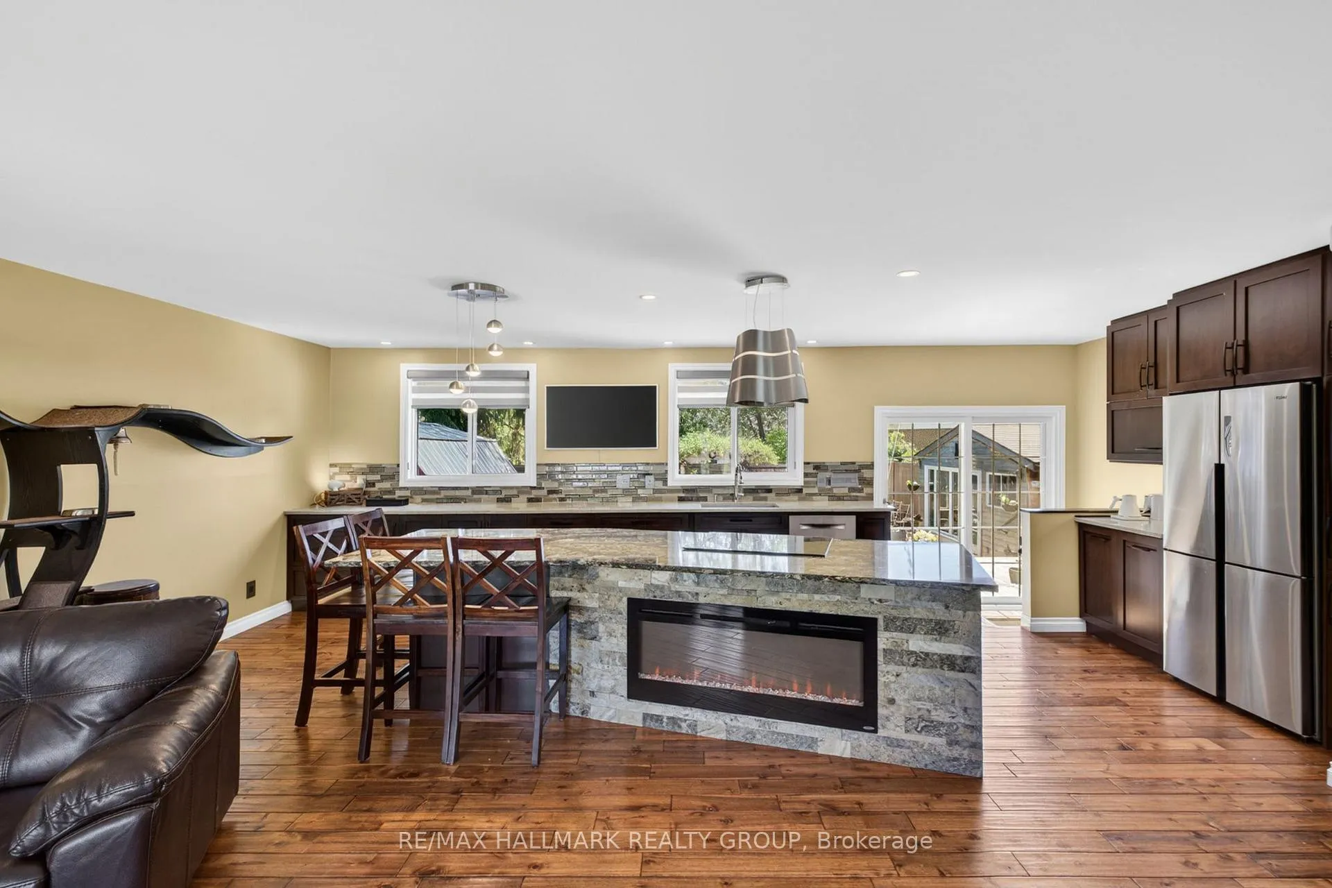 Photo 6 of 120 Abbeyhill Drive, Ottawa, Kanata - Glencairn/Hazeldean — HOMEH