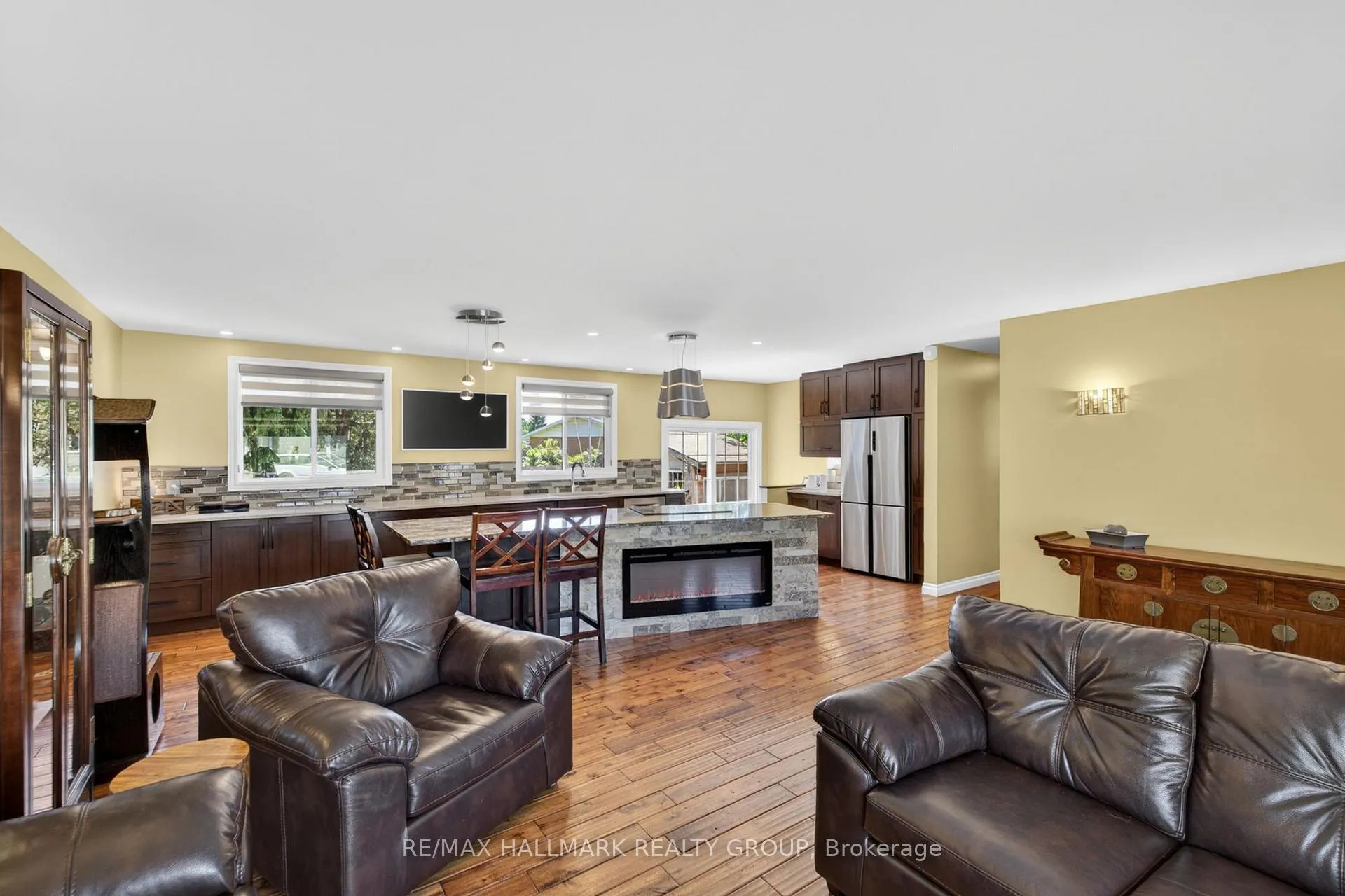 Photo 7 of 120 Abbeyhill Drive, Ottawa, Kanata - Glencairn/Hazeldean — HOMEH