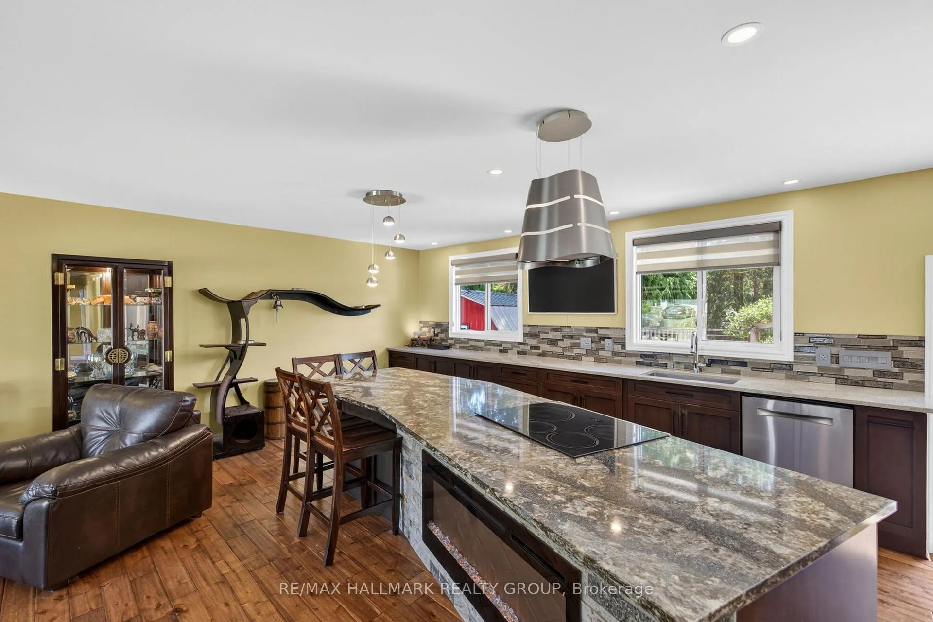 Photo 8 of 120 Abbeyhill Drive, Ottawa, Kanata - Glencairn/Hazeldean — HOMEH